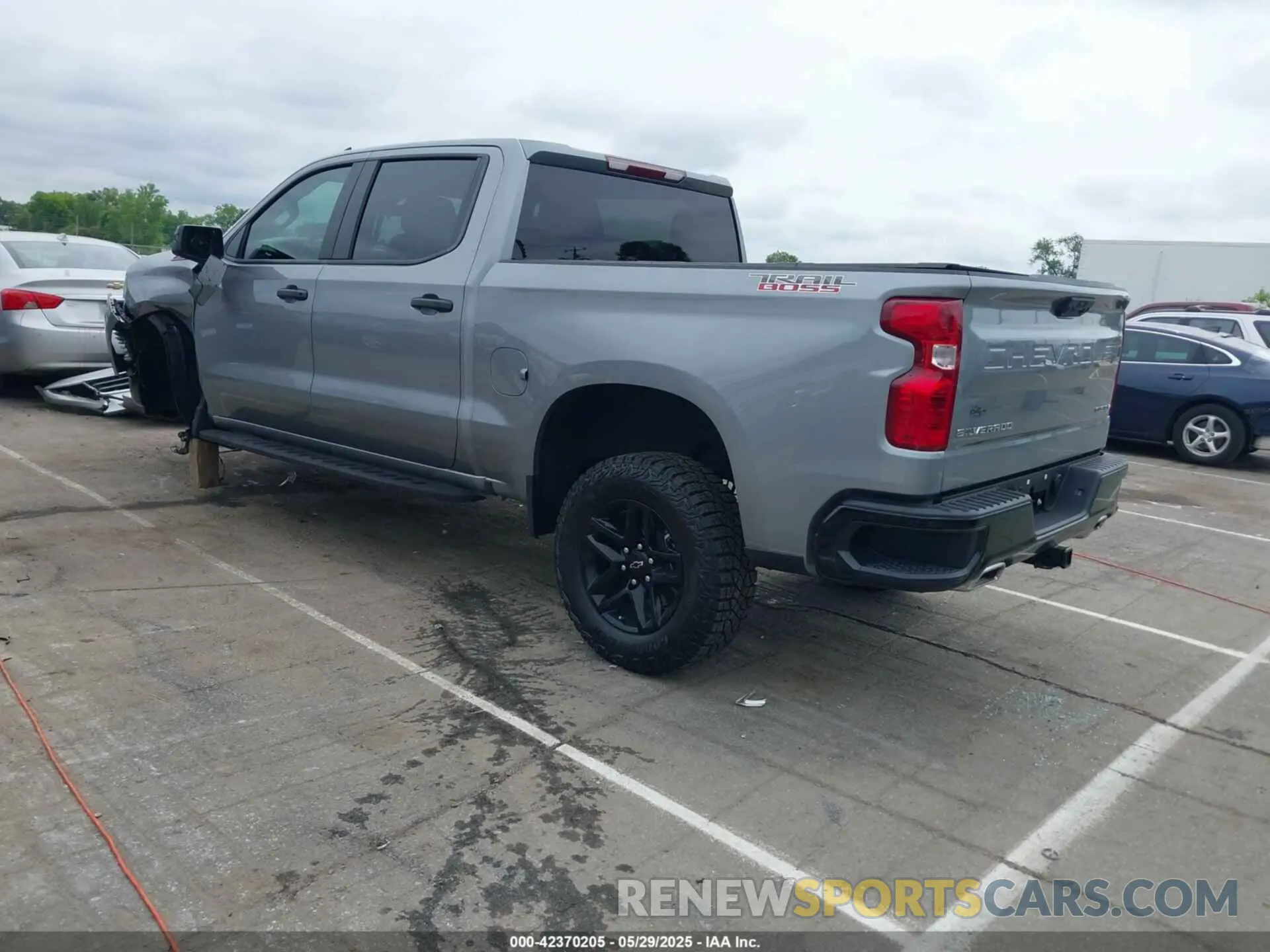 3 Photograph of a damaged car 3GCUKCED0SG208192 CHEVROLET SILVERADO 1500 2025