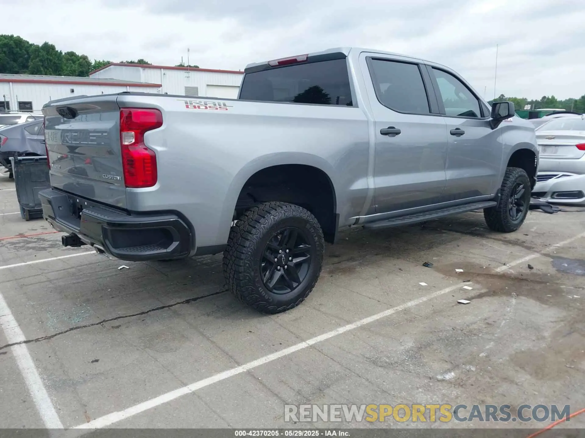 4 Photograph of a damaged car 3GCUKCED0SG208192 CHEVROLET SILVERADO 1500 2025