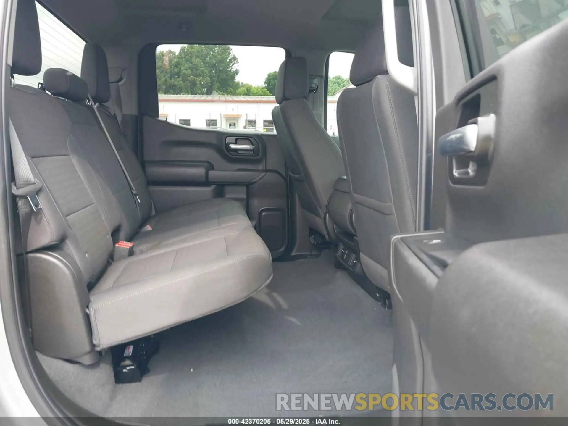 8 Photograph of a damaged car 3GCUKCED0SG208192 CHEVROLET SILVERADO 1500 2025
