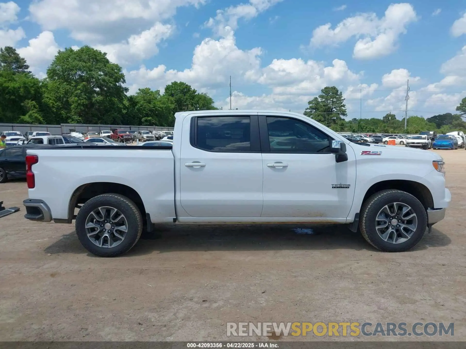 14 Photograph of a damaged car 3GCUKDE82SG115781 CHEVROLET SILVERADO 1500 2025