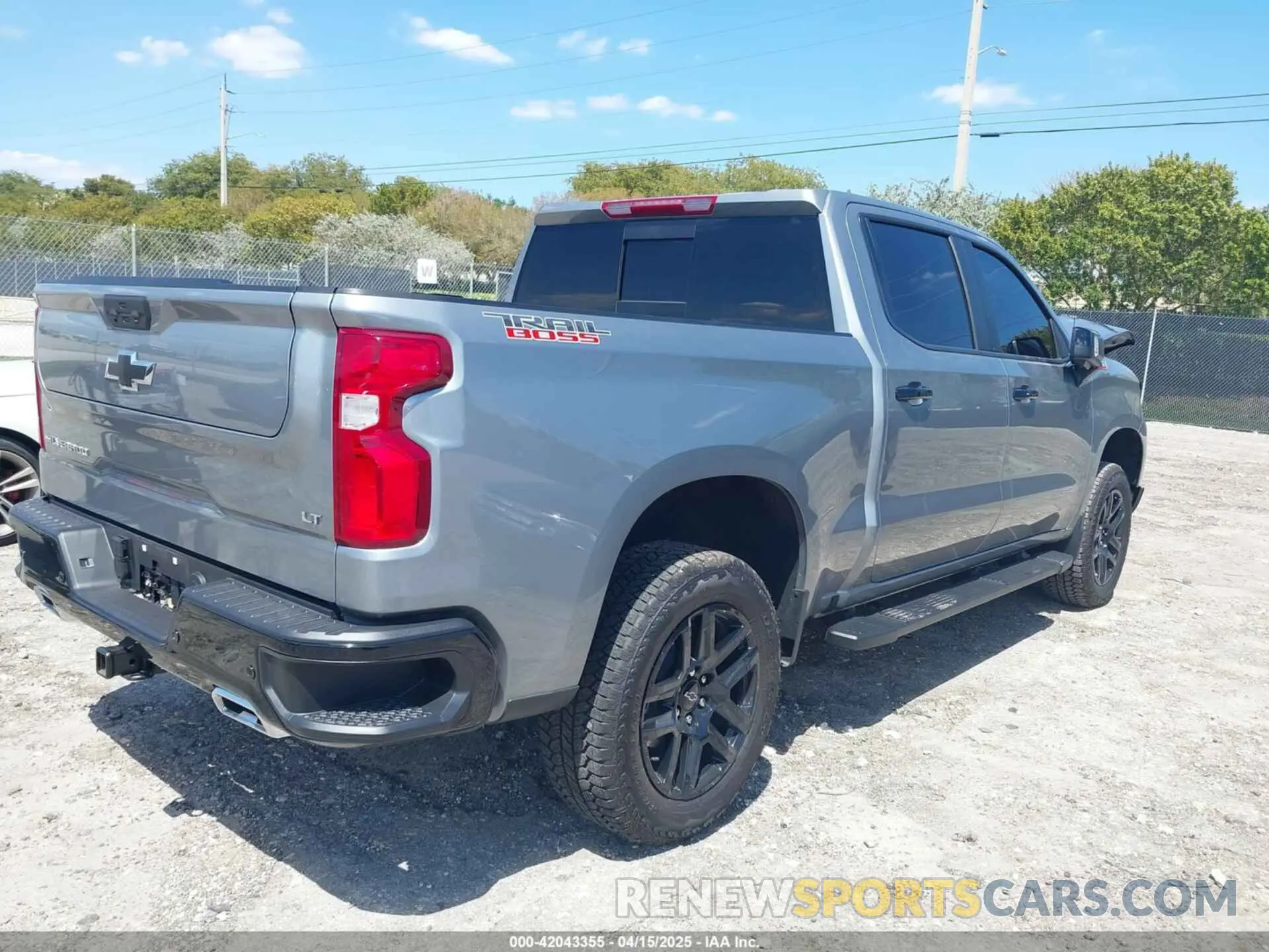 4 Photograph of a damaged car 3GCUKFE89SG231202 CHEVROLET SILVERADO 1500 2025