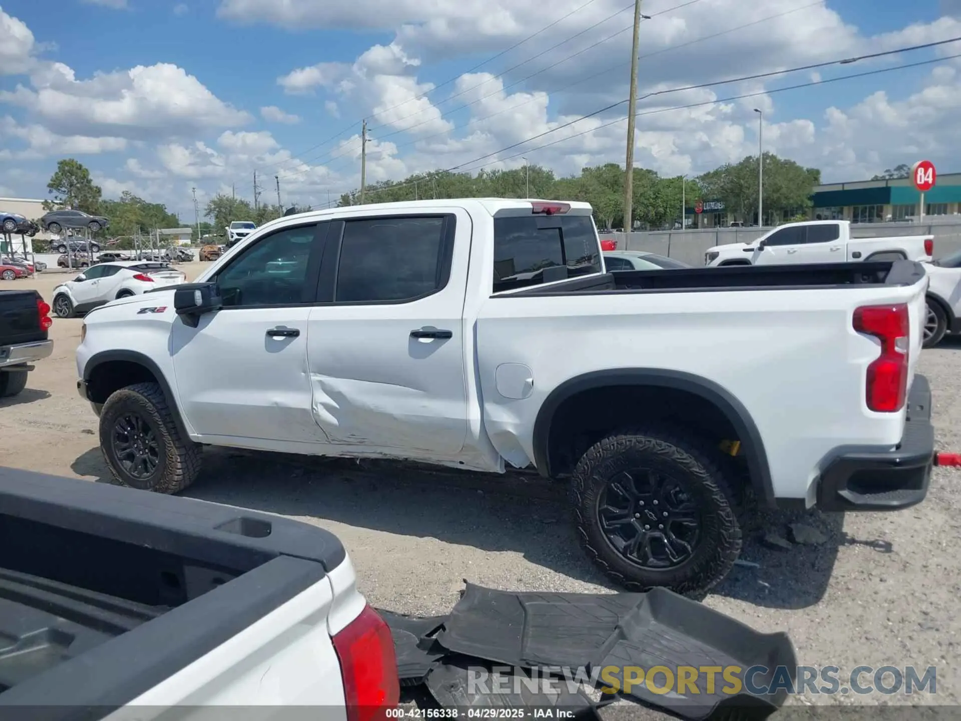 14 Photograph of a damaged car 3GCUKHEL0SG213168 CHEVROLET SILVERADO 1500 2025