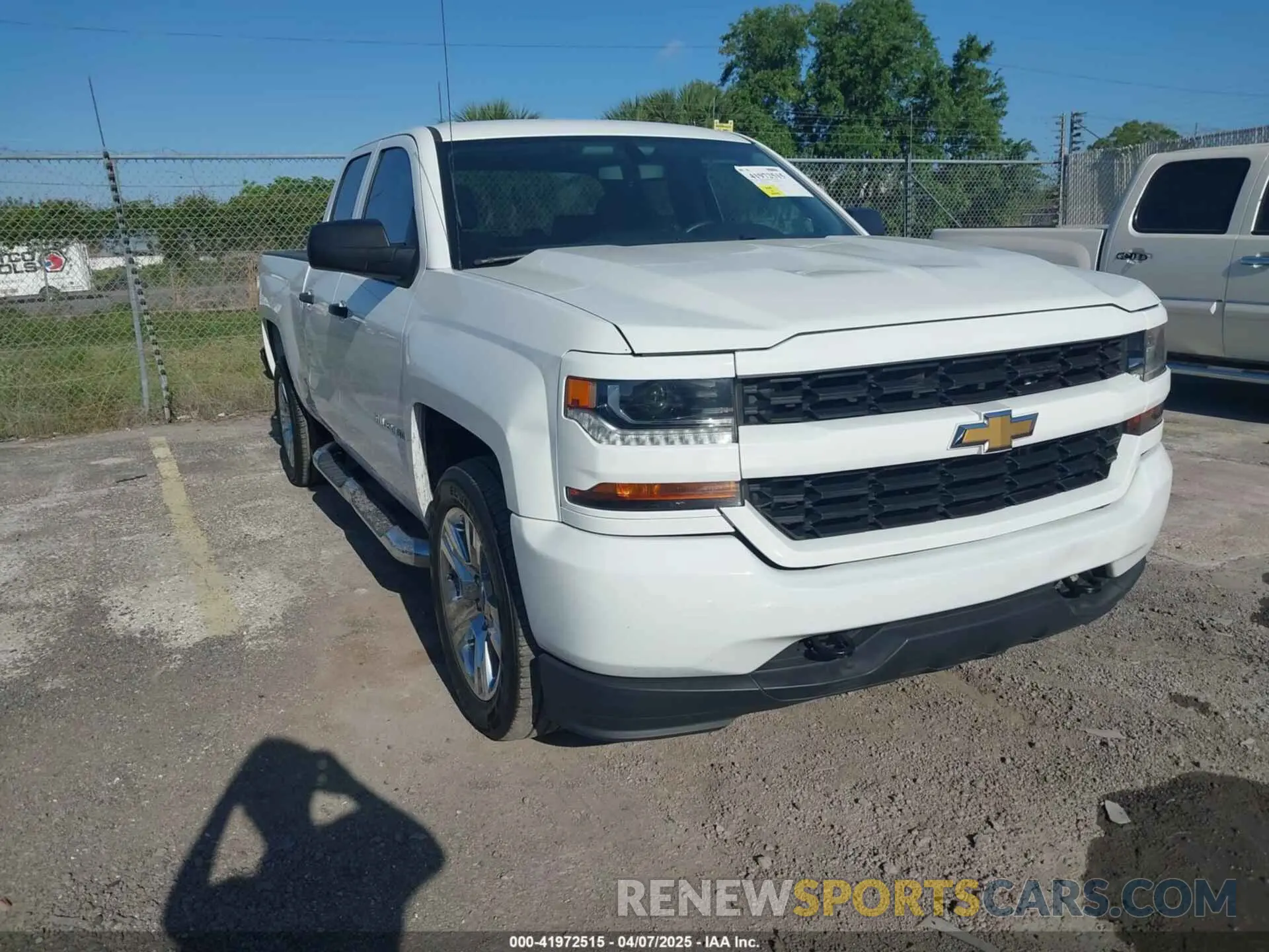 1 Photograph of a damaged car 2GCRCMEC2K1229764 CHEVROLET SILVERADO 1500 LD 2019