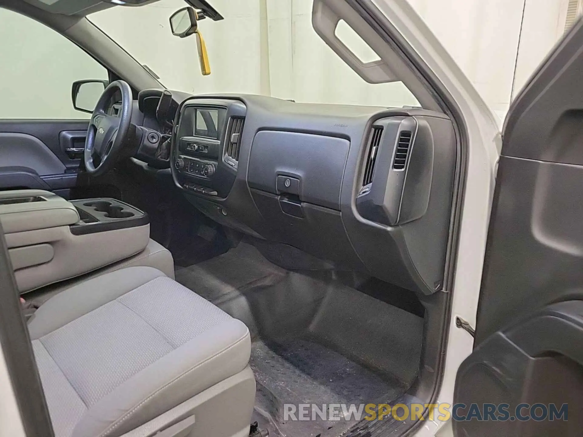 28 Photograph of a damaged car 2GCRCMEC5K1230214 CHEVROLET SILVERADO 1500 LD 2019