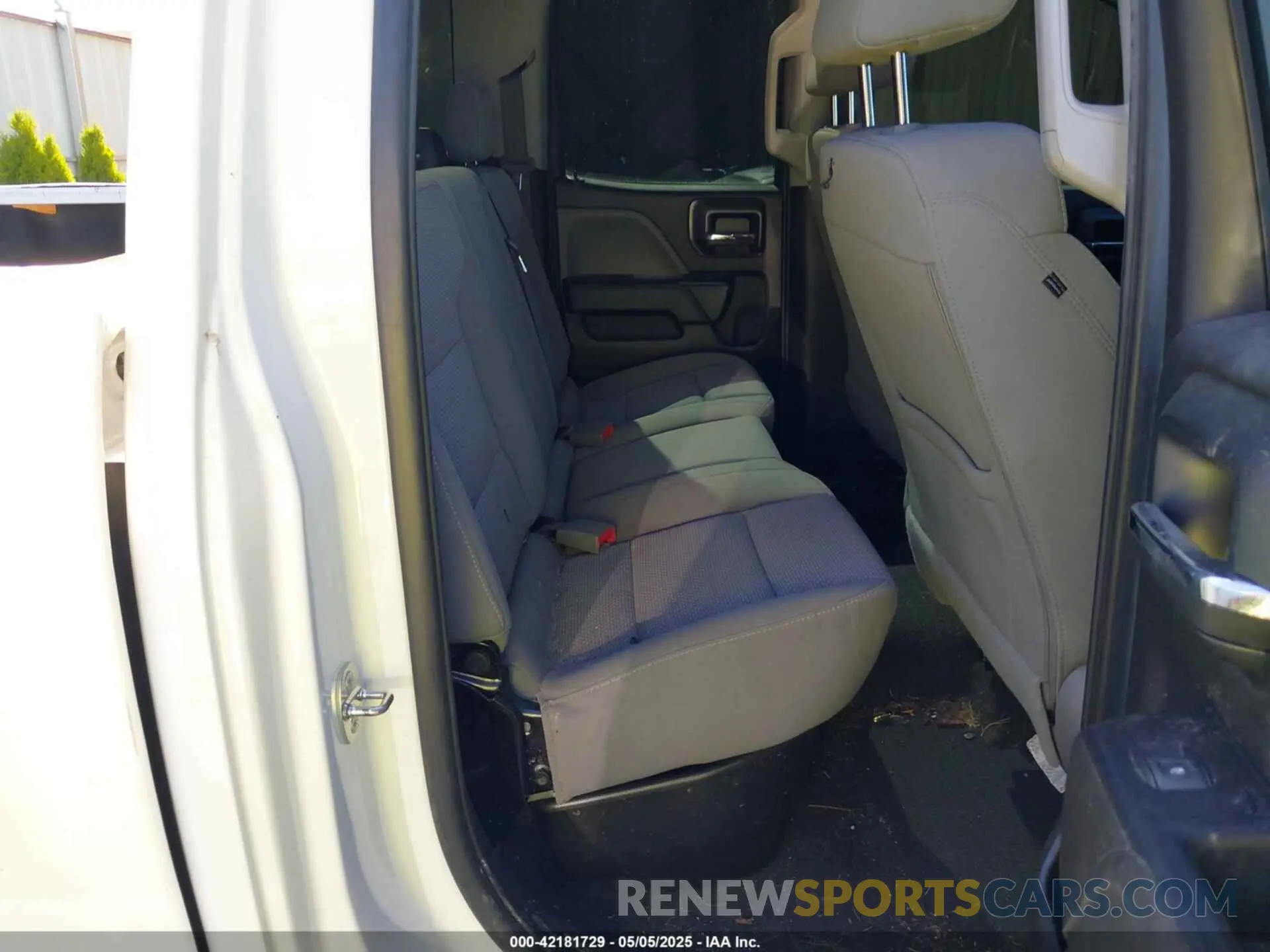 8 Photograph of a damaged car 2GCRCNECXK1243420 CHEVROLET SILVERADO 1500 LD 2019