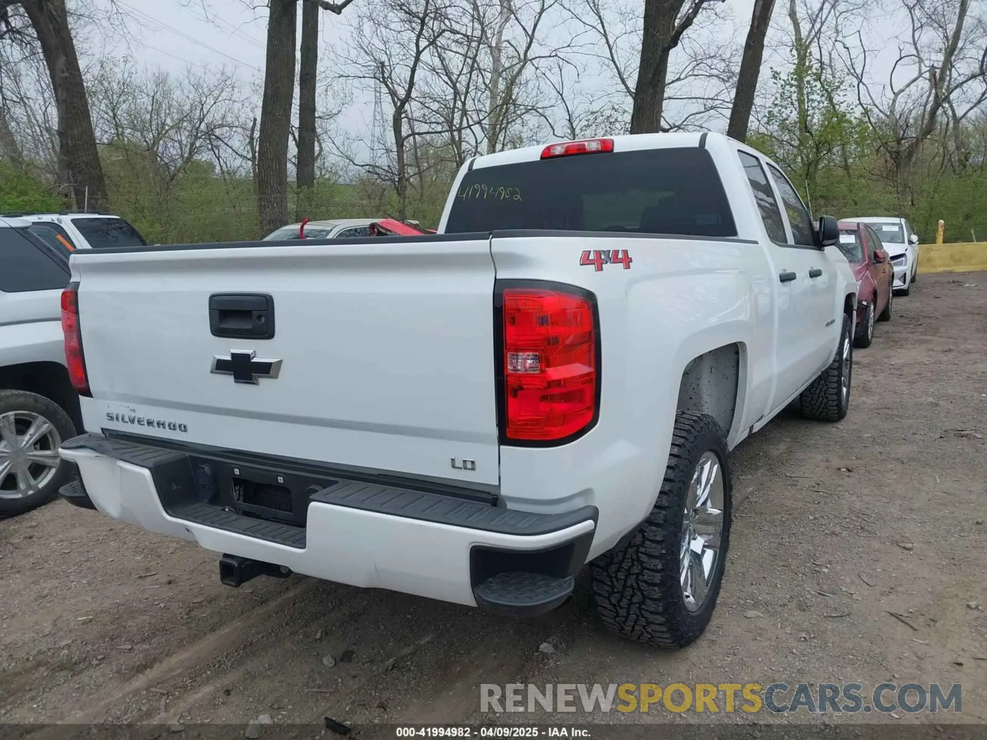 4 Photograph of a damaged car 2GCVKMEC2K1185573 CHEVROLET SILVERADO 1500 LD 2019