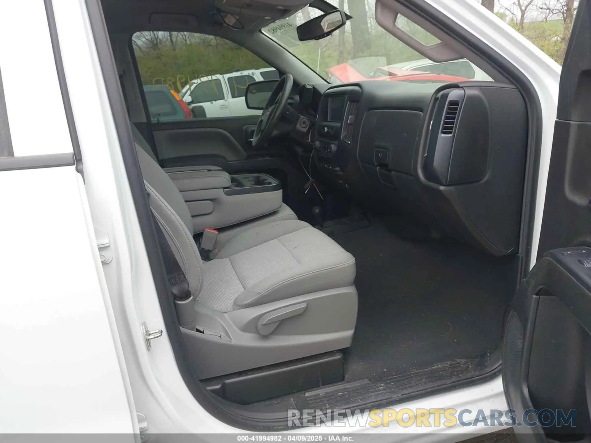 5 Photograph of a damaged car 2GCVKMEC2K1185573 CHEVROLET SILVERADO 1500 LD 2019
