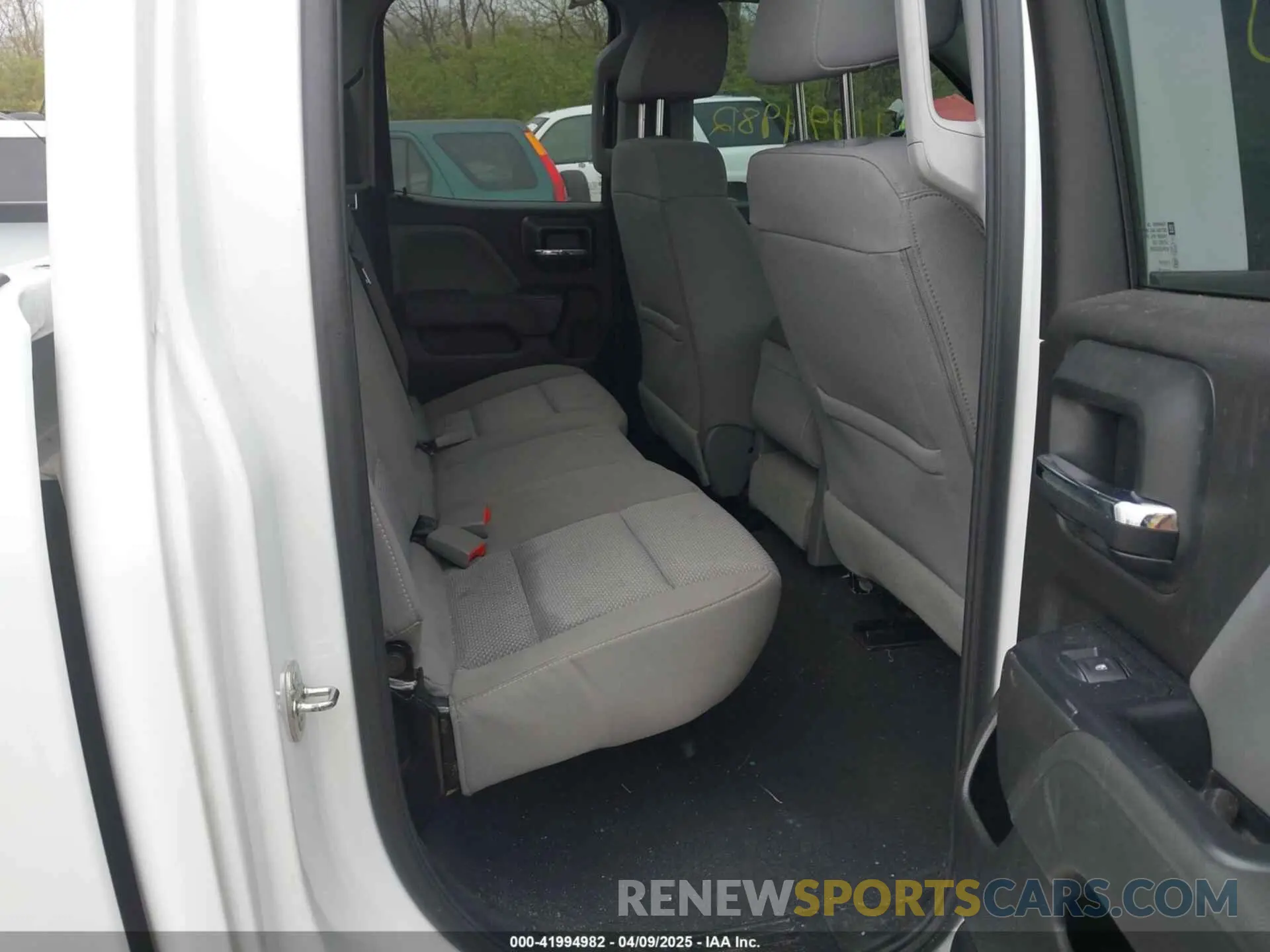 8 Photograph of a damaged car 2GCVKMEC2K1185573 CHEVROLET SILVERADO 1500 LD 2019