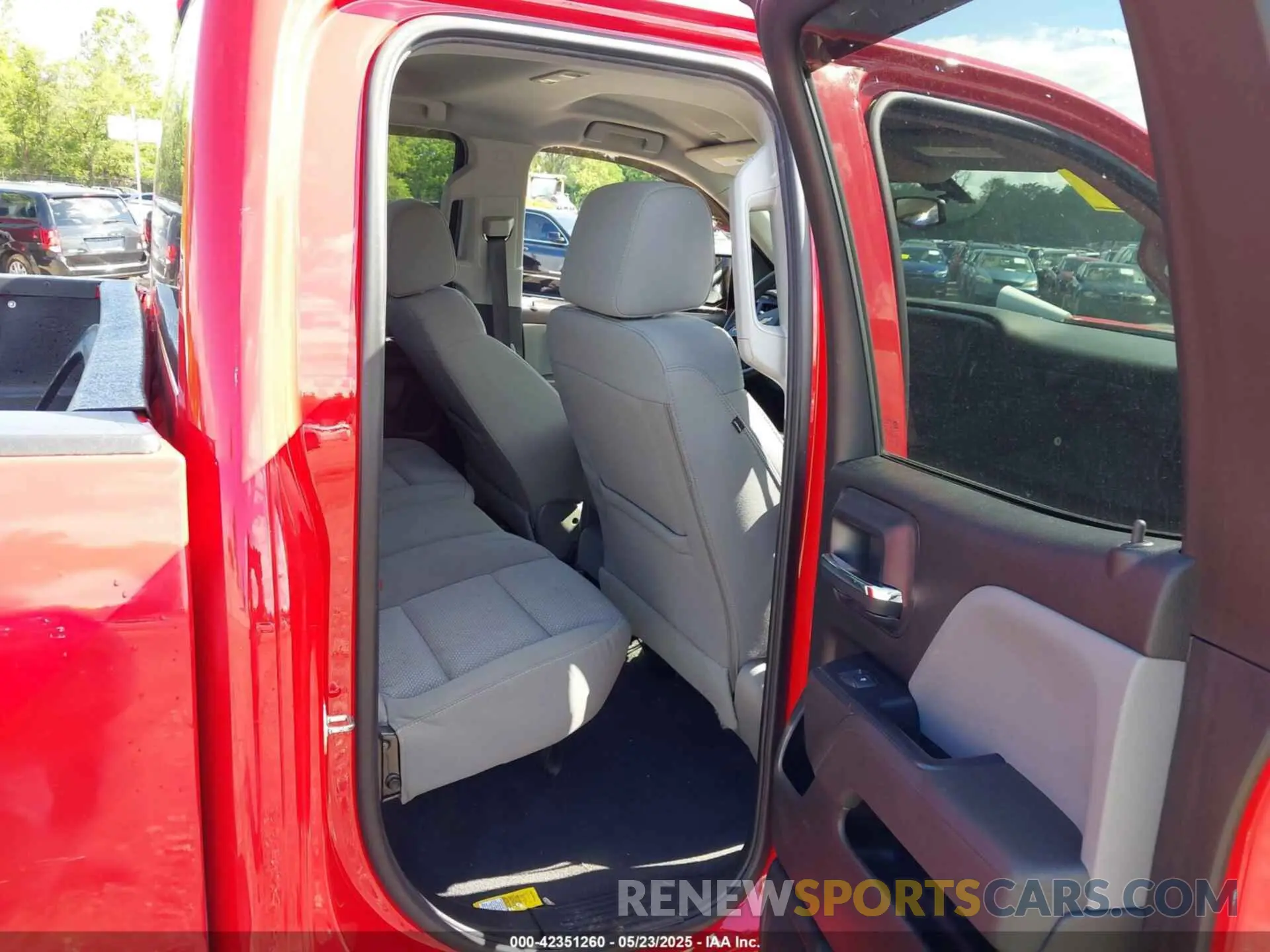 8 Photograph of a damaged car 2GCVKMEC4K1203457 CHEVROLET SILVERADO 1500 LD 2019