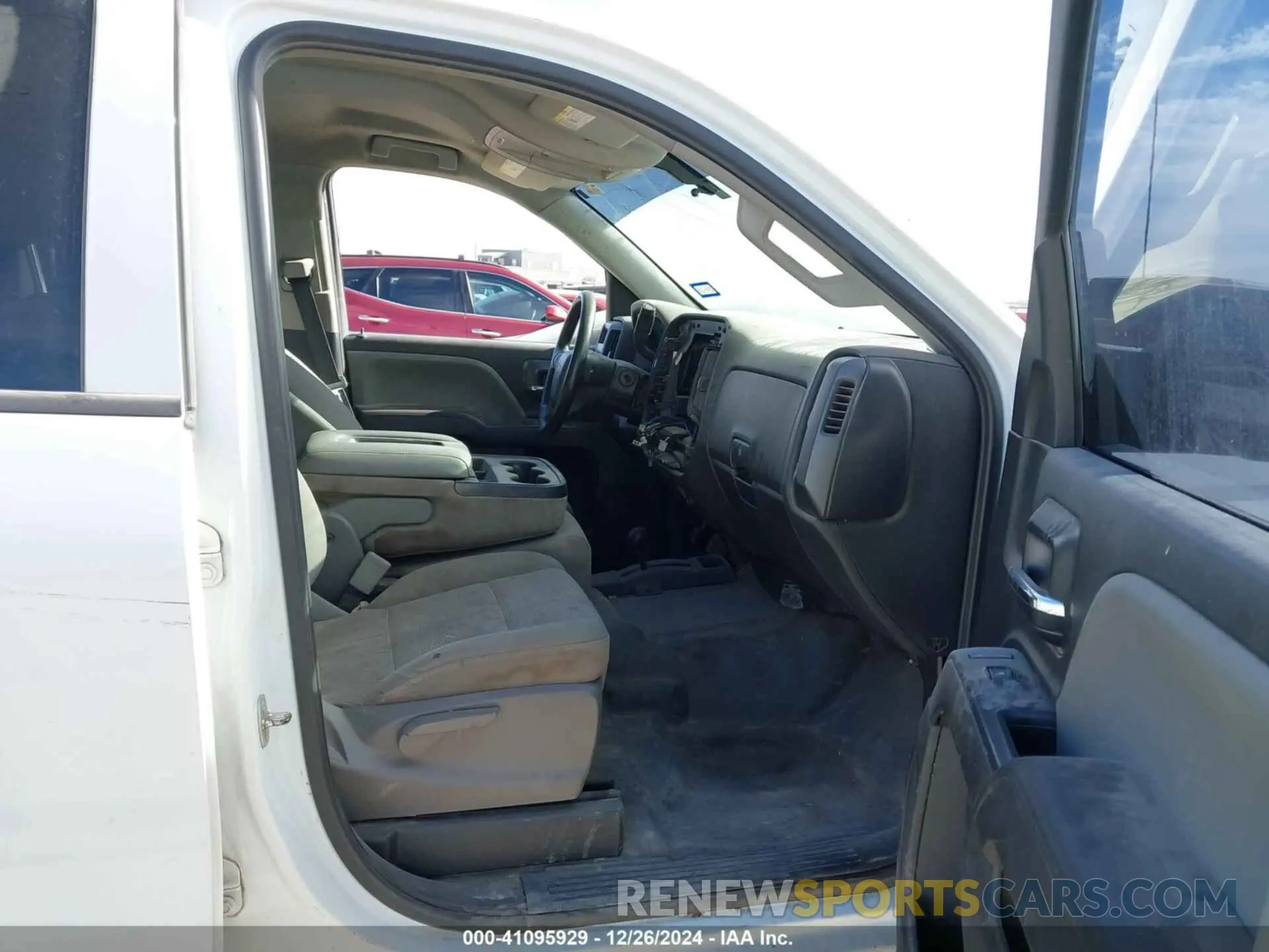 5 Photograph of a damaged car 2GCVKMEC4K1231145 CHEVROLET SILVERADO 1500 LD 2019