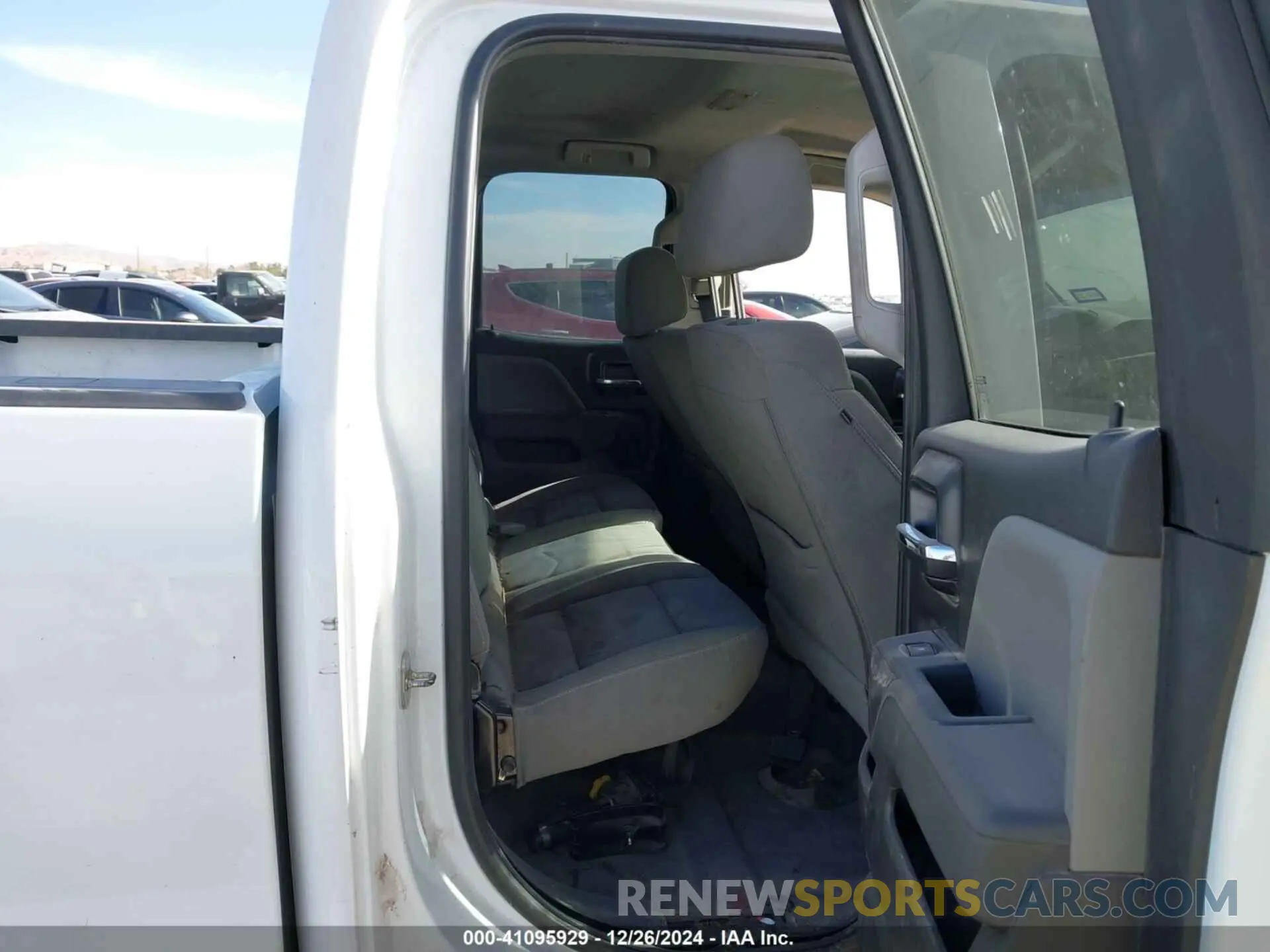 8 Photograph of a damaged car 2GCVKMEC4K1231145 CHEVROLET SILVERADO 1500 LD 2019