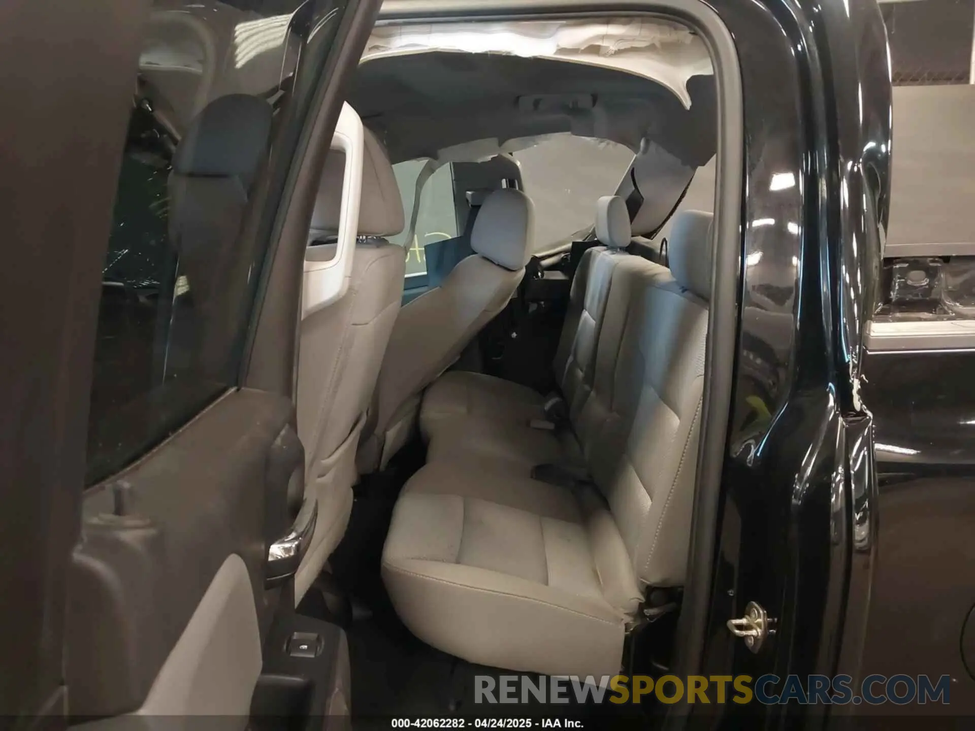 8 Photograph of a damaged car 2GCVKMEC6K1155234 CHEVROLET SILVERADO 1500 LD 2019