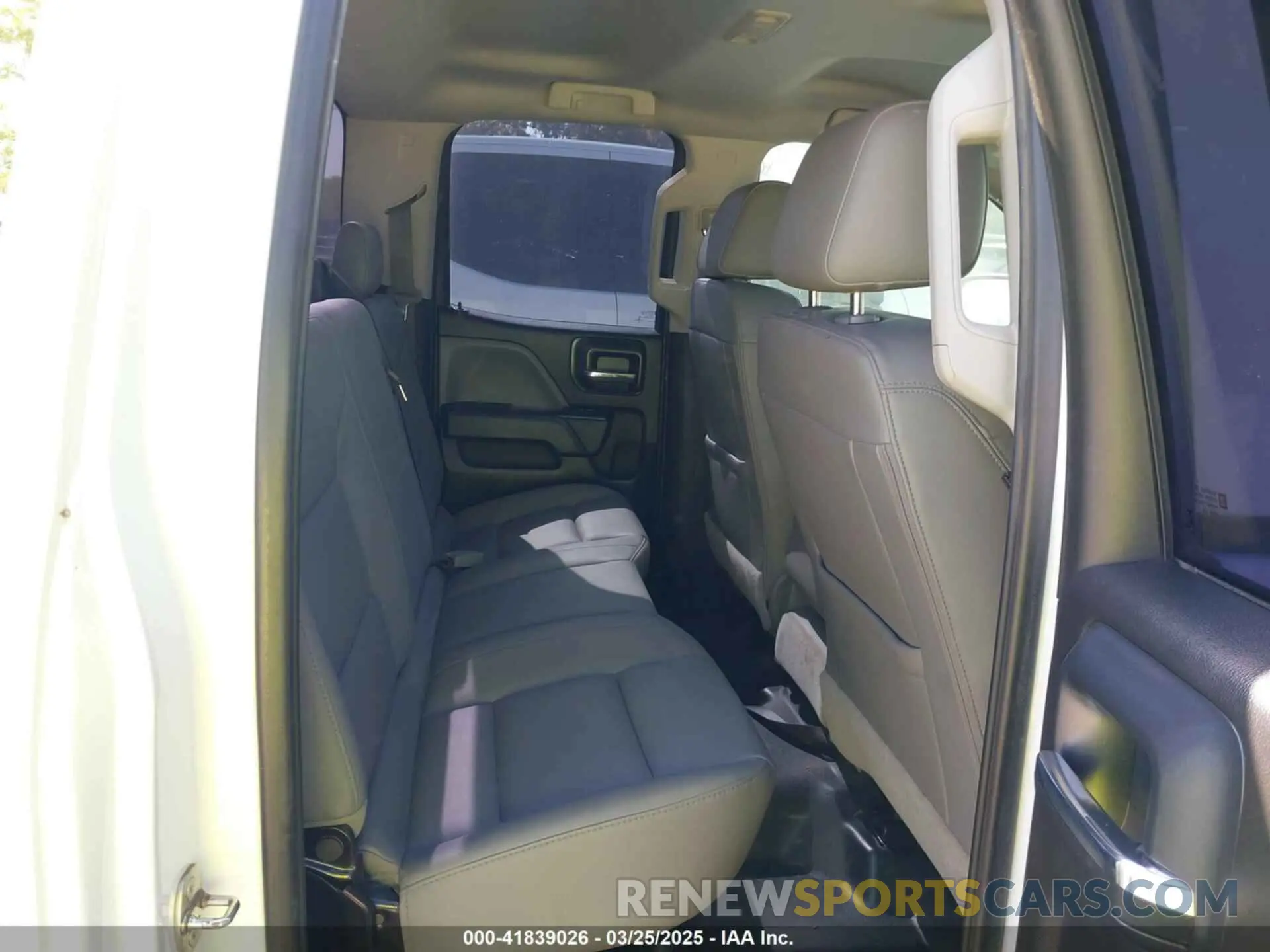 8 Photograph of a damaged car 2GCVKNEC0K1159642 CHEVROLET SILVERADO 1500 LD 2019
