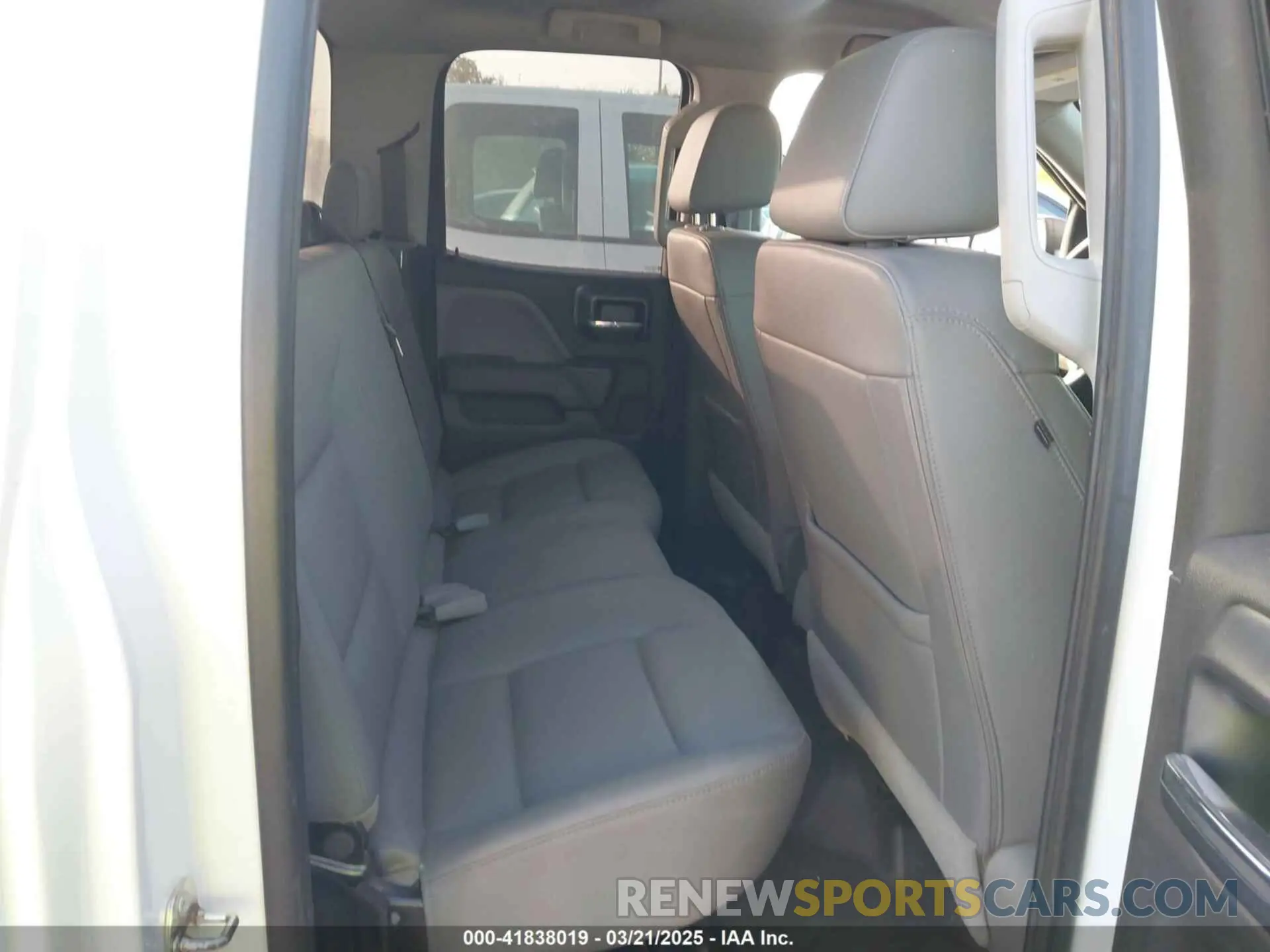 8 Photograph of a damaged car 2GCVKNEC1K1160587 CHEVROLET SILVERADO 1500 LD 2019