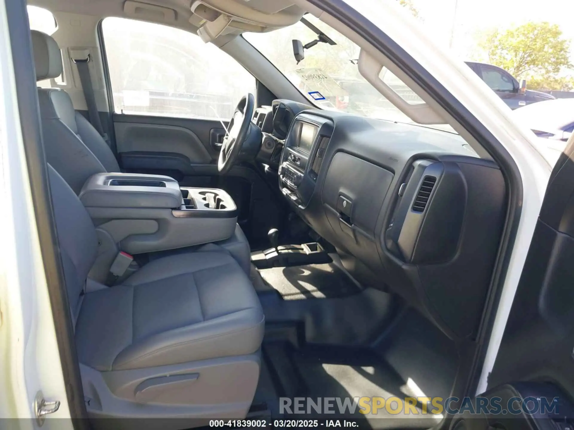 5 Photograph of a damaged car 2GCVKNEC2K1159609 CHEVROLET SILVERADO 1500 LD 2019