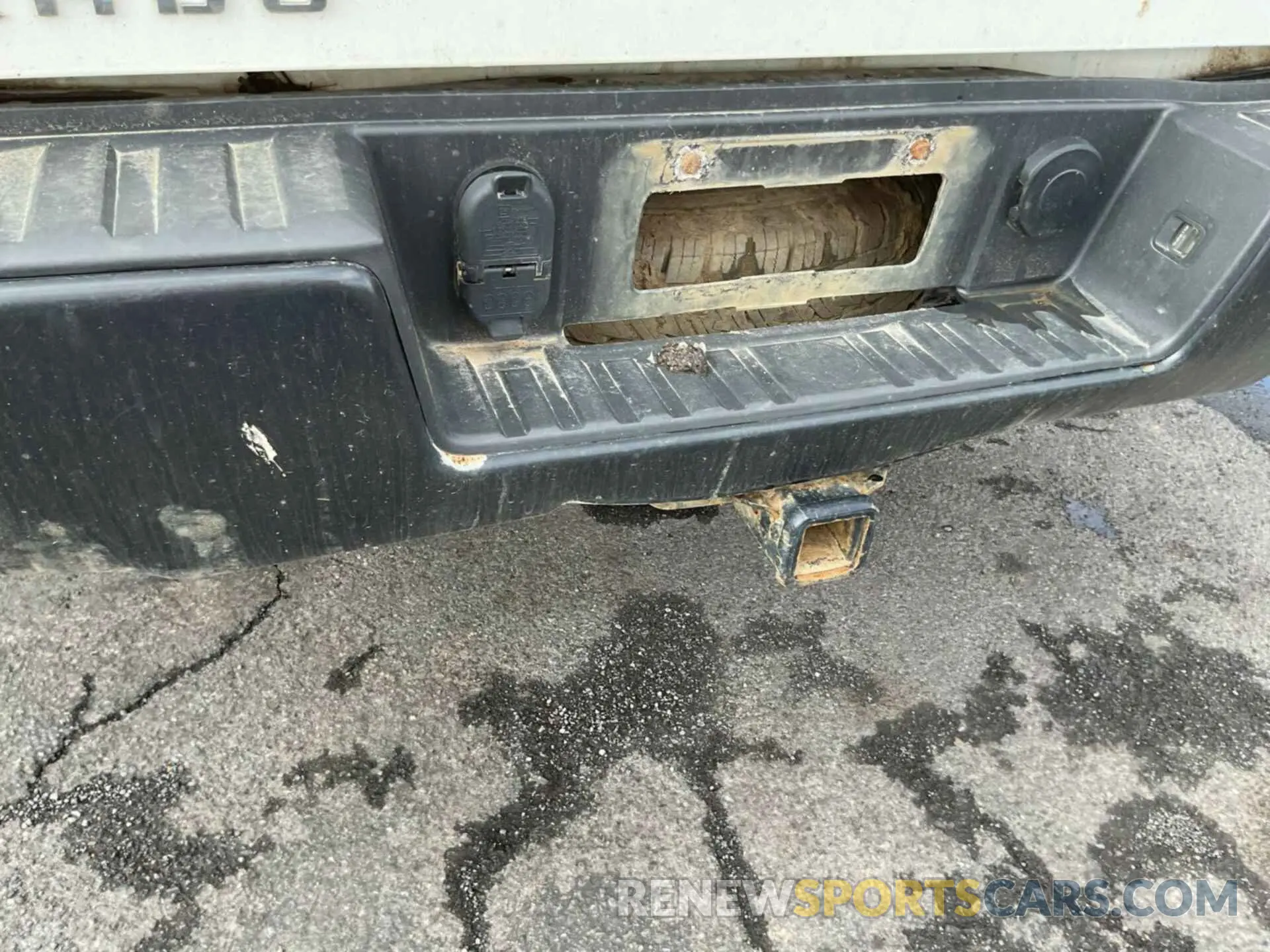10 Photograph of a damaged car 2GCVKNEC4K1146473 CHEVROLET SILVERADO 1500 LD 2019