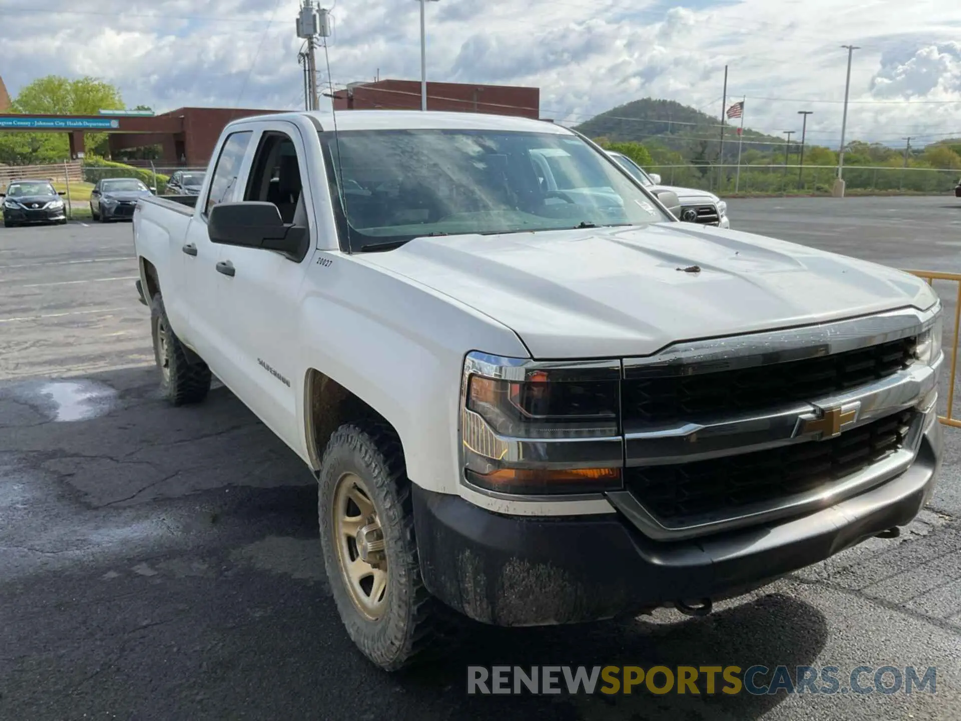 8 Photograph of a damaged car 2GCVKNEC4K1146473 CHEVROLET SILVERADO 1500 LD 2019