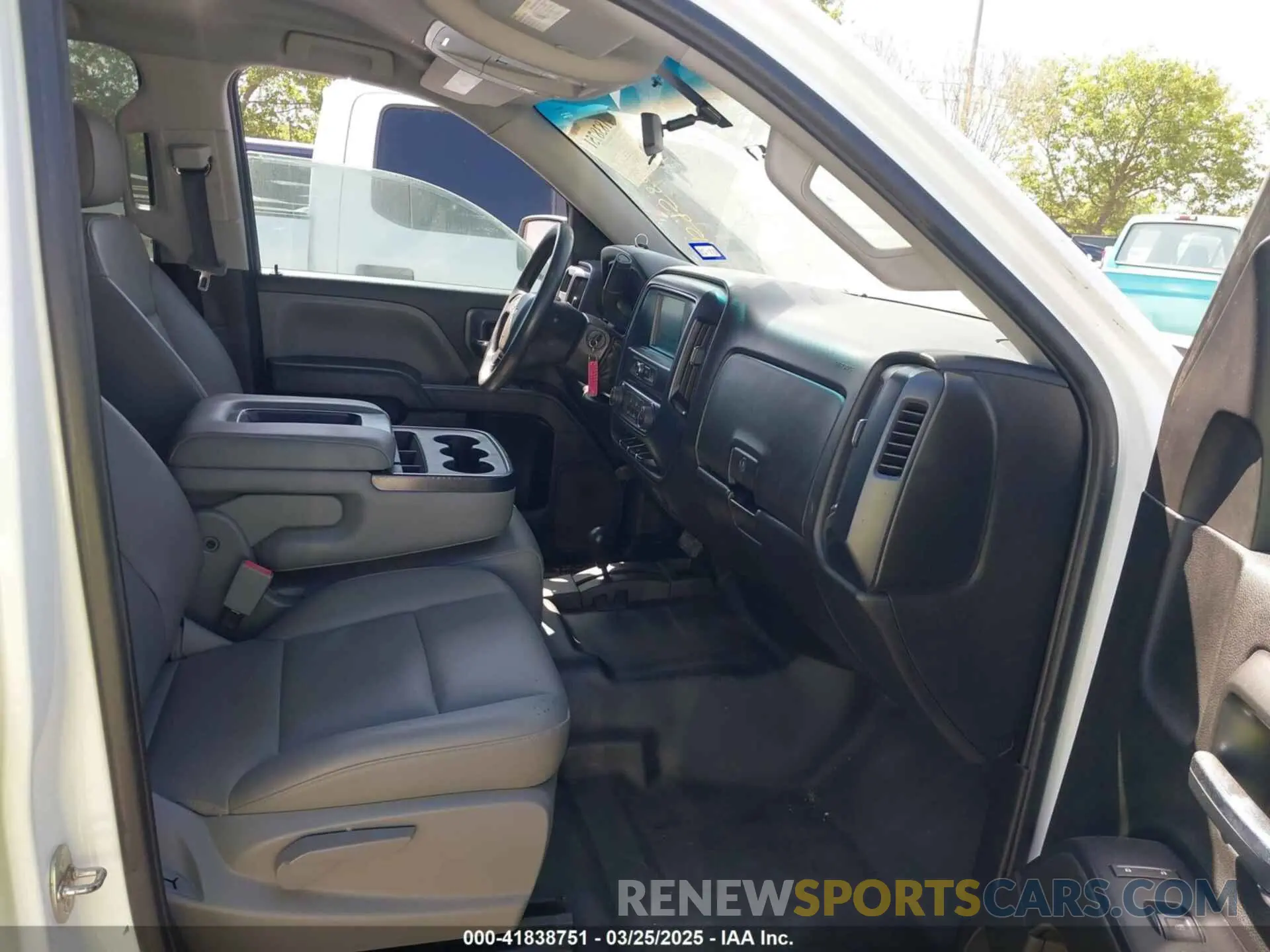 5 Photograph of a damaged car 2GCVKNEC4K1159580 CHEVROLET SILVERADO 1500 LD 2019