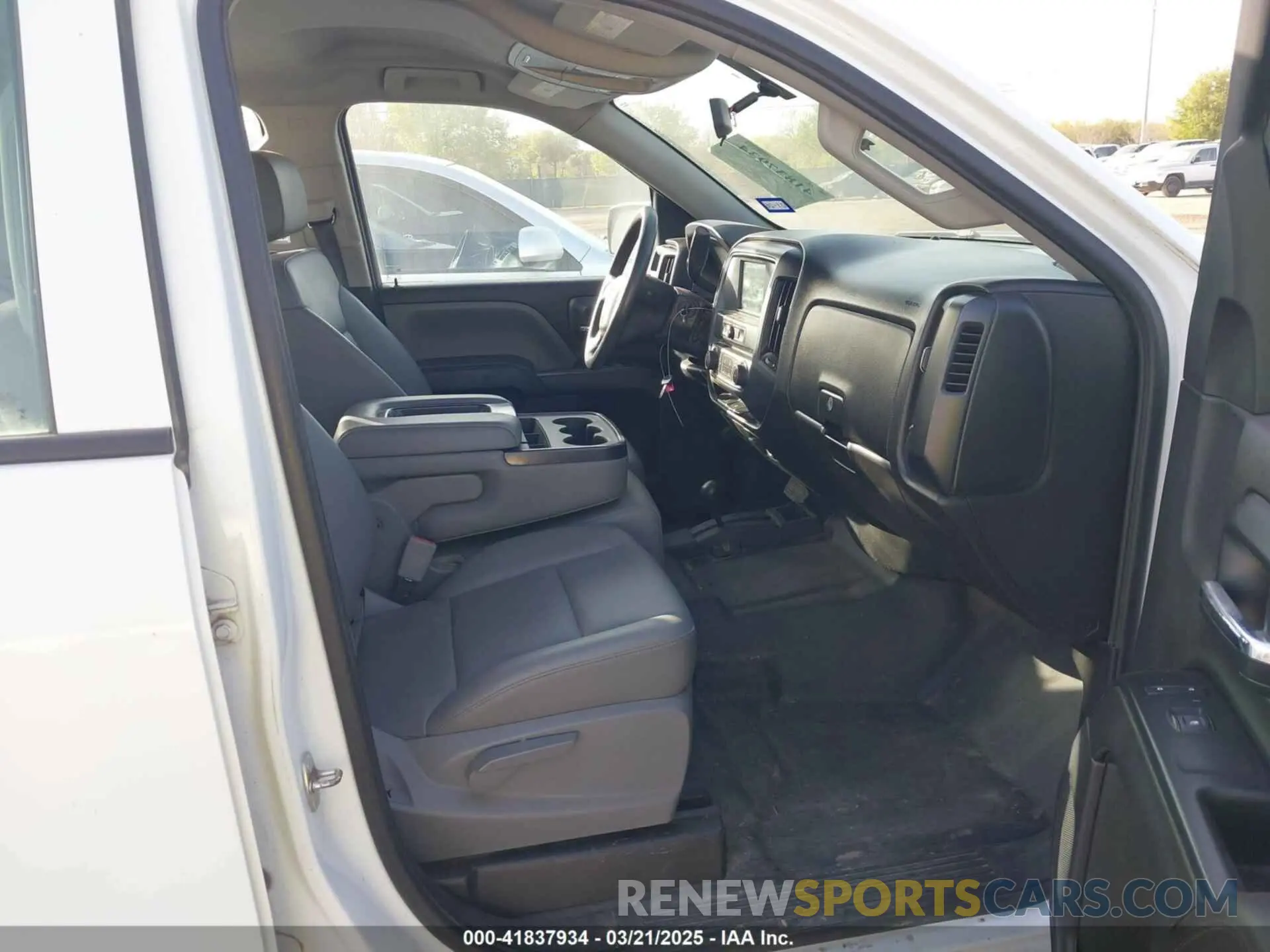 5 Photograph of a damaged car 2GCVKNEC5K1163637 CHEVROLET SILVERADO 1500 LD 2019
