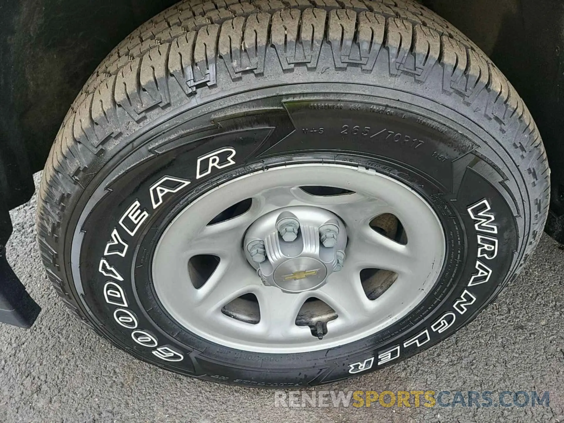 8 Photograph of a damaged car 2GCVKNEC6K1115807 CHEVROLET SILVERADO 1500 LD 2019