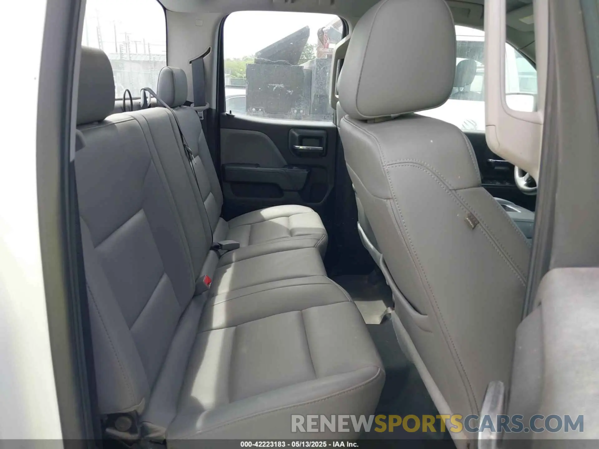 8 Photograph of a damaged car 2GCVKNEC7K1160898 CHEVROLET SILVERADO 1500 LD 2019