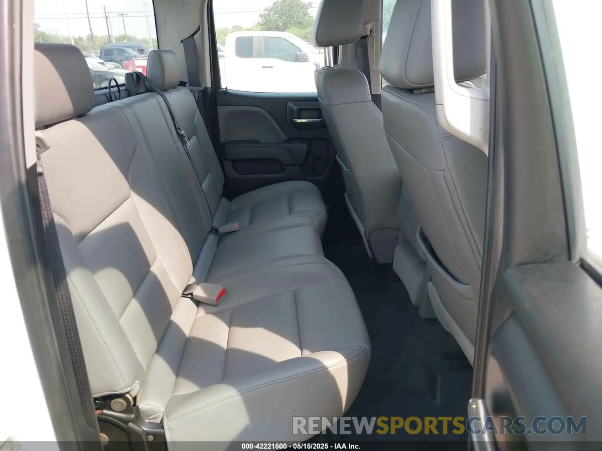 8 Photograph of a damaged car 2GCVKNEC9K1164080 CHEVROLET SILVERADO 1500 LD 2019