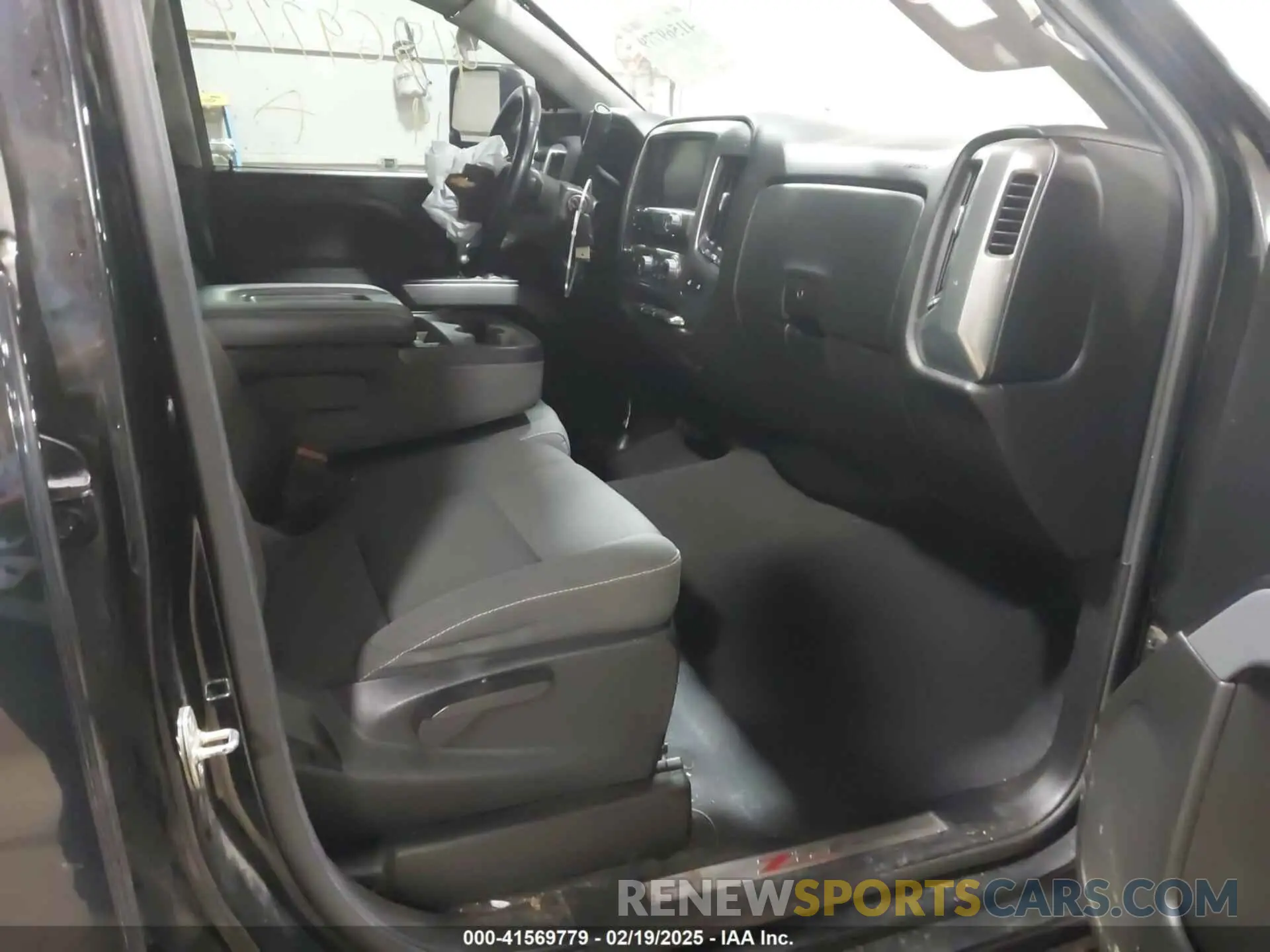 5 Photograph of a damaged car 2GCVKPEC1K1115080 CHEVROLET SILVERADO 1500 LD 2019