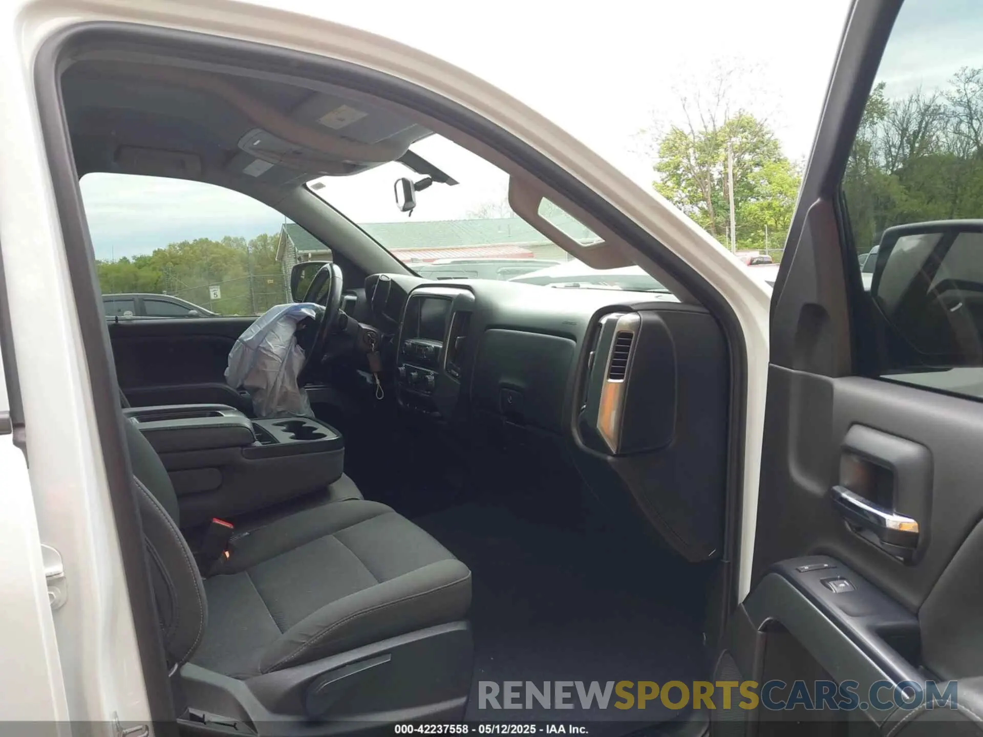 5 Photograph of a damaged car 2GCVKPEC1K1201750 CHEVROLET SILVERADO 1500 LD 2019