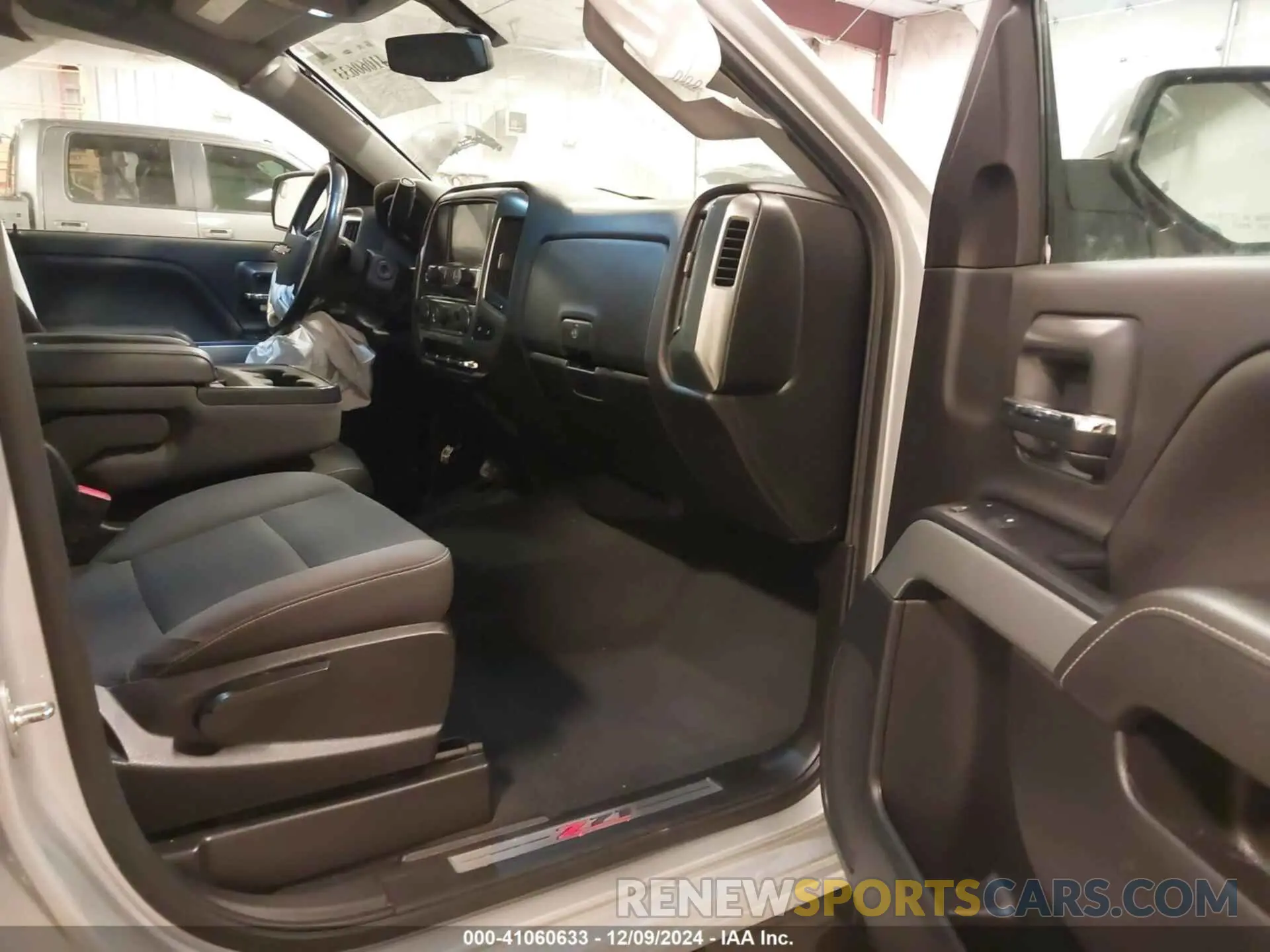 5 Photograph of a damaged car 2GCVKPEC1K1212411 CHEVROLET SILVERADO 1500 LD 2019