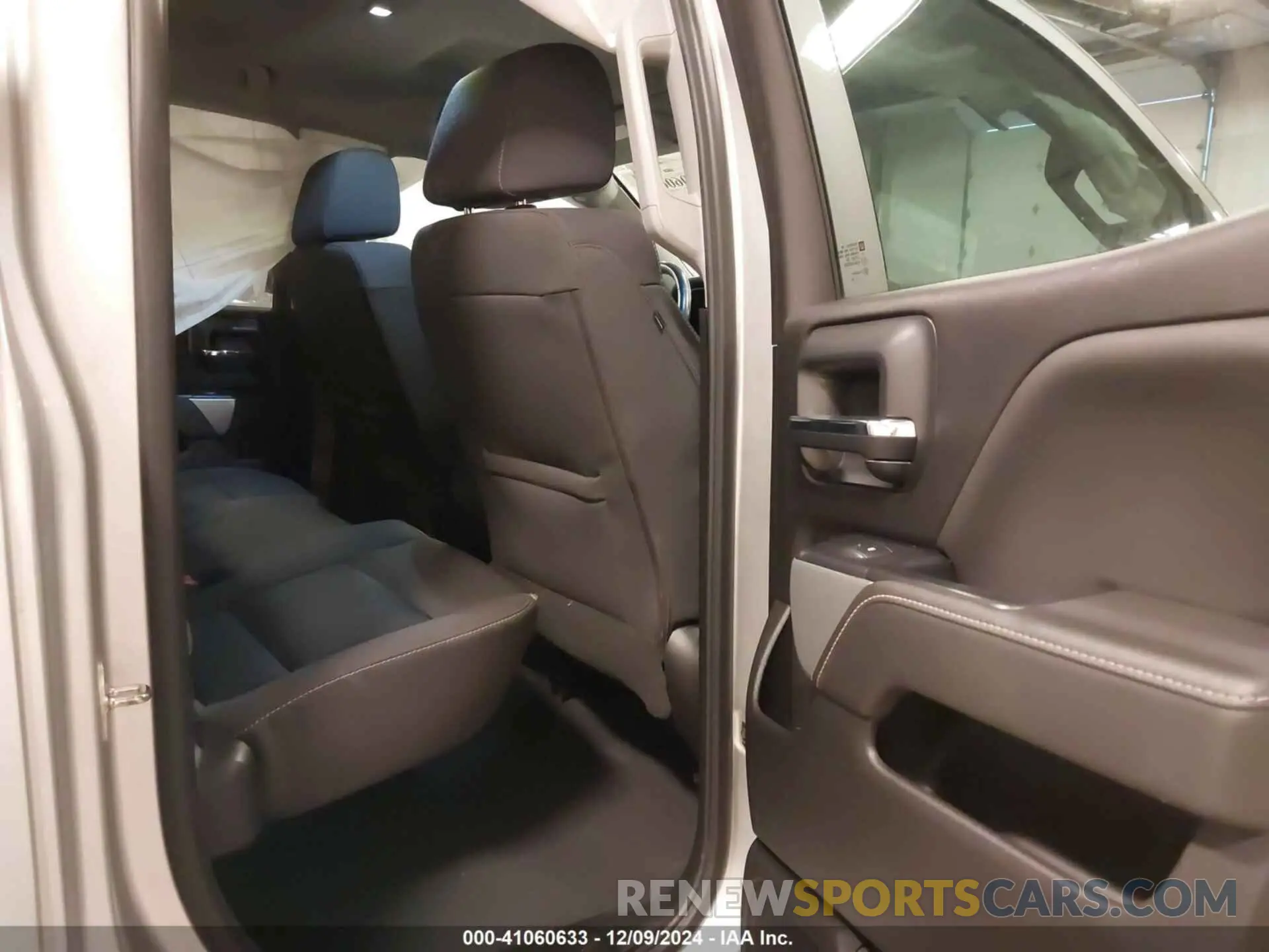 8 Photograph of a damaged car 2GCVKPEC1K1212411 CHEVROLET SILVERADO 1500 LD 2019