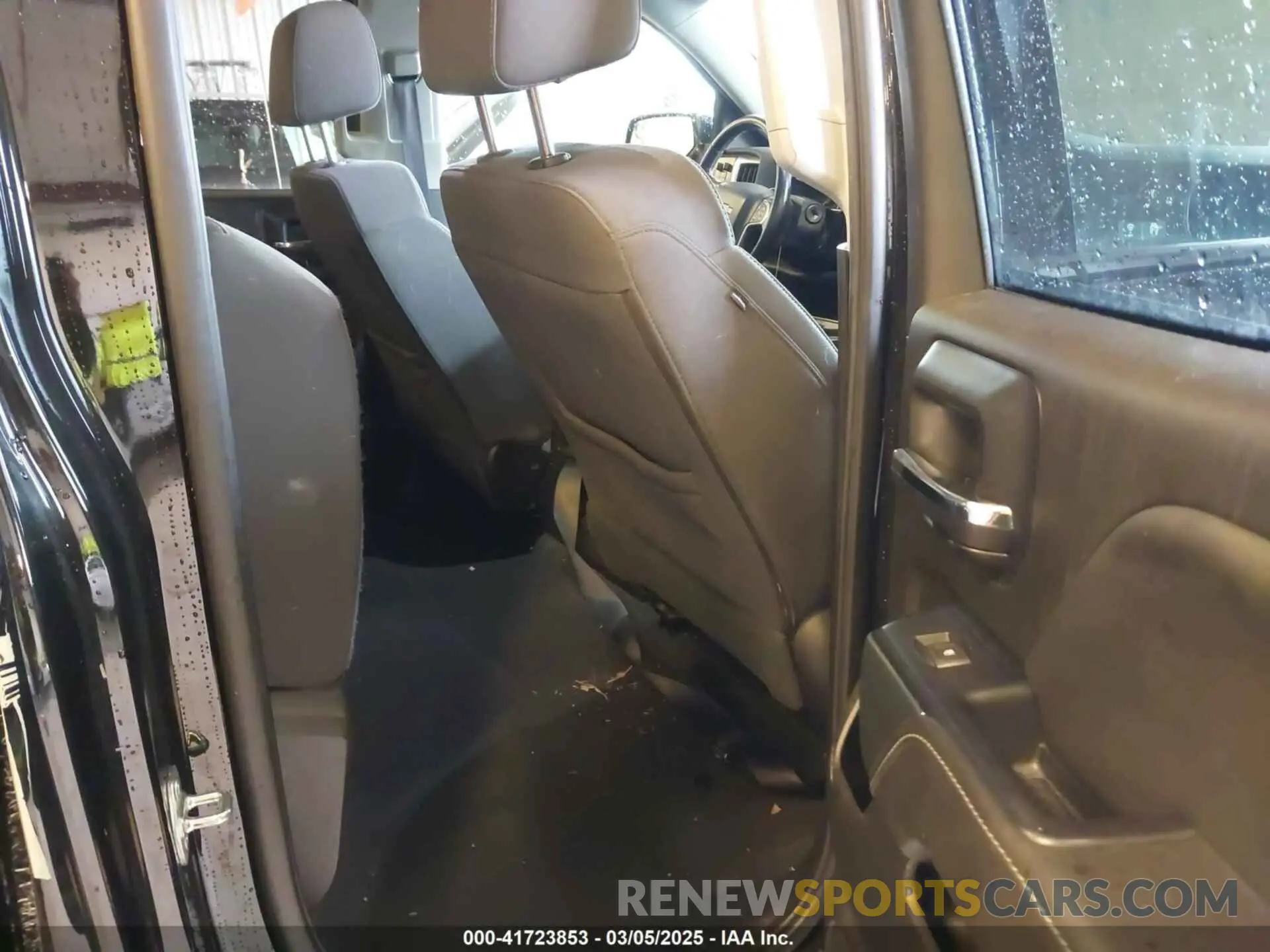 8 Photograph of a damaged car 2GCVKPEC4K1135663 CHEVROLET SILVERADO 1500 LD 2019
