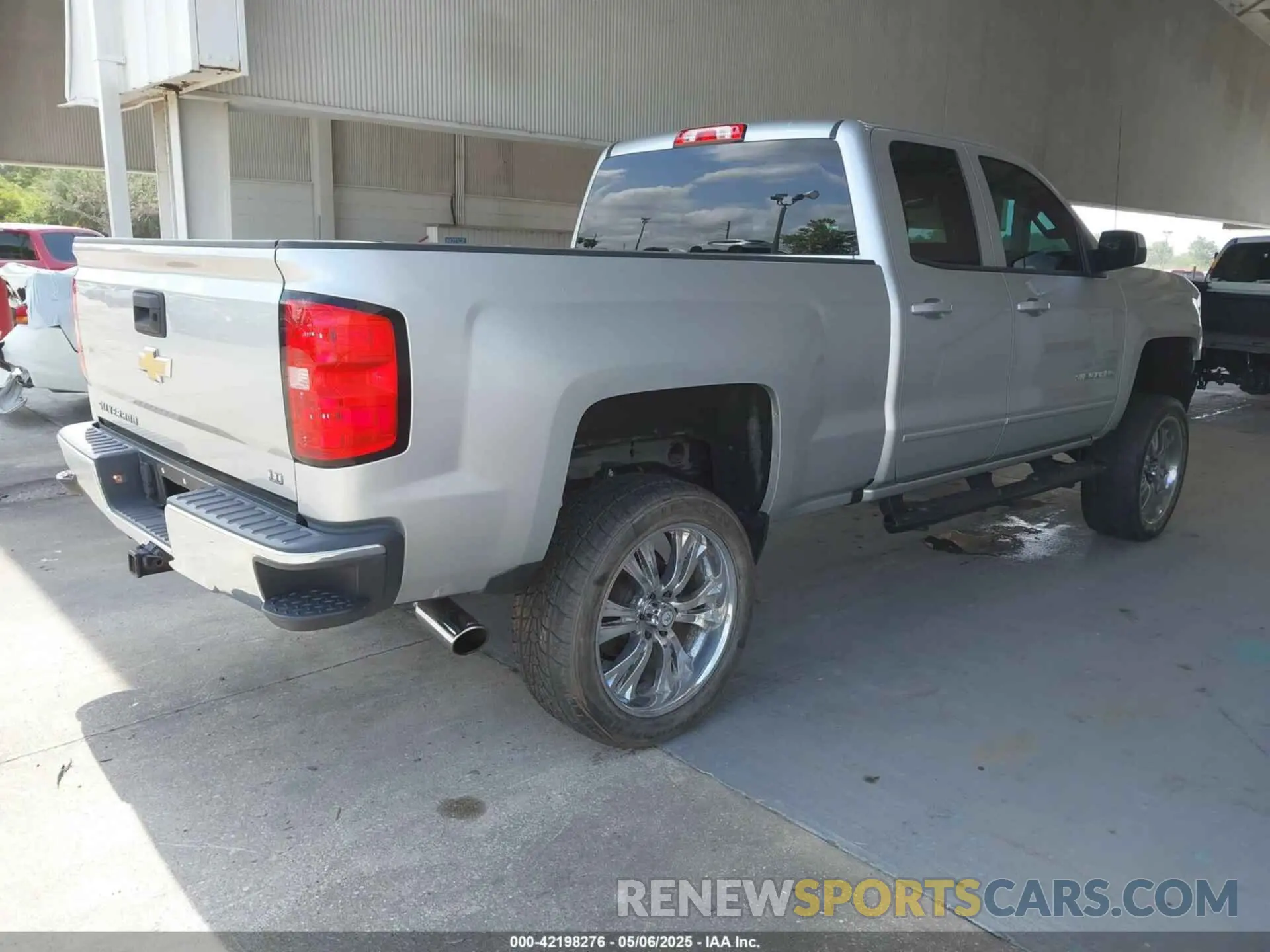 4 Photograph of a damaged car 2GCVKPEC4K1139373 CHEVROLET SILVERADO 1500 LD 2019