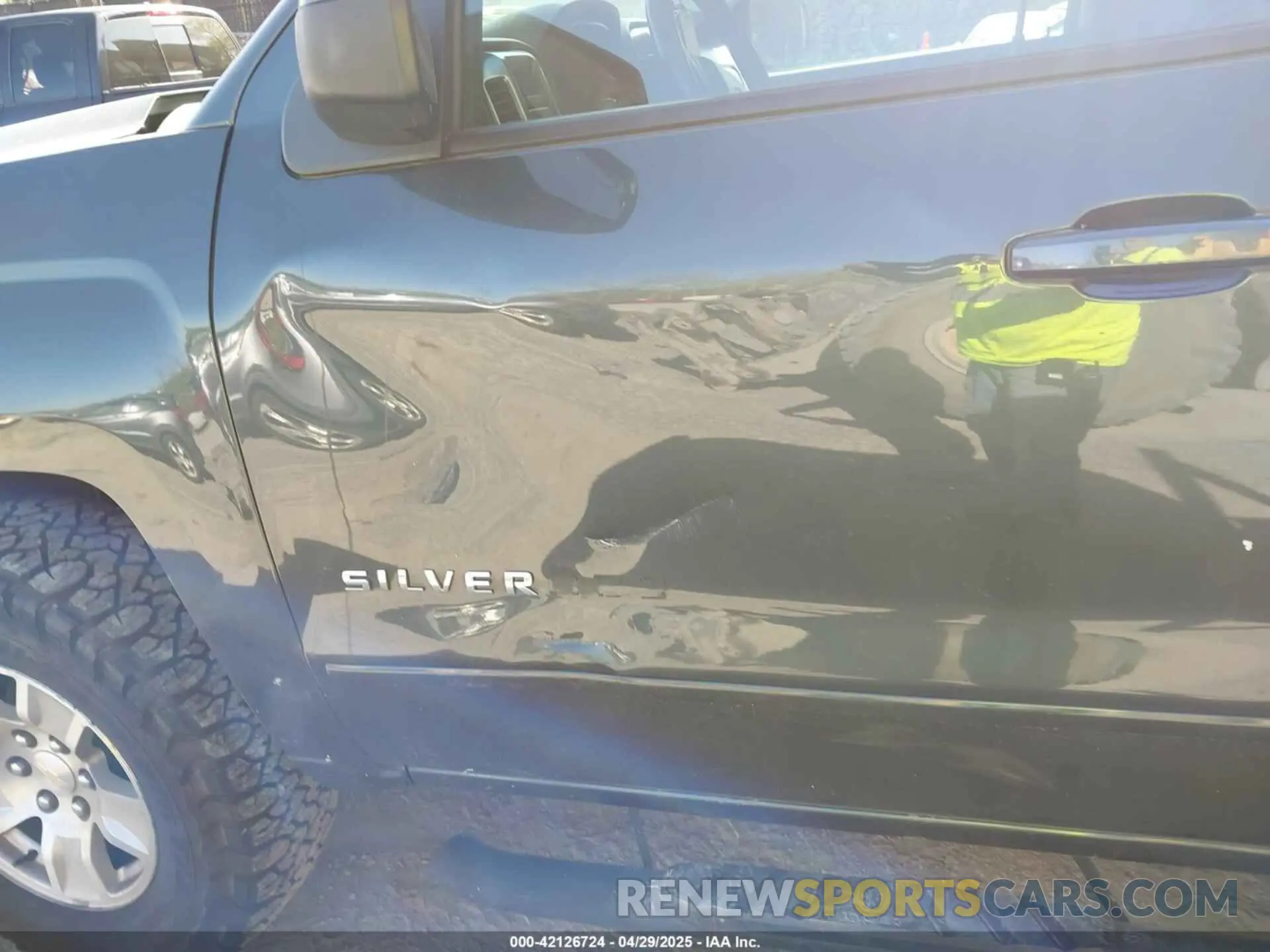 18 Photograph of a damaged car 2GCVKPEC5K1140418 CHEVROLET SILVERADO 1500 LD 2019