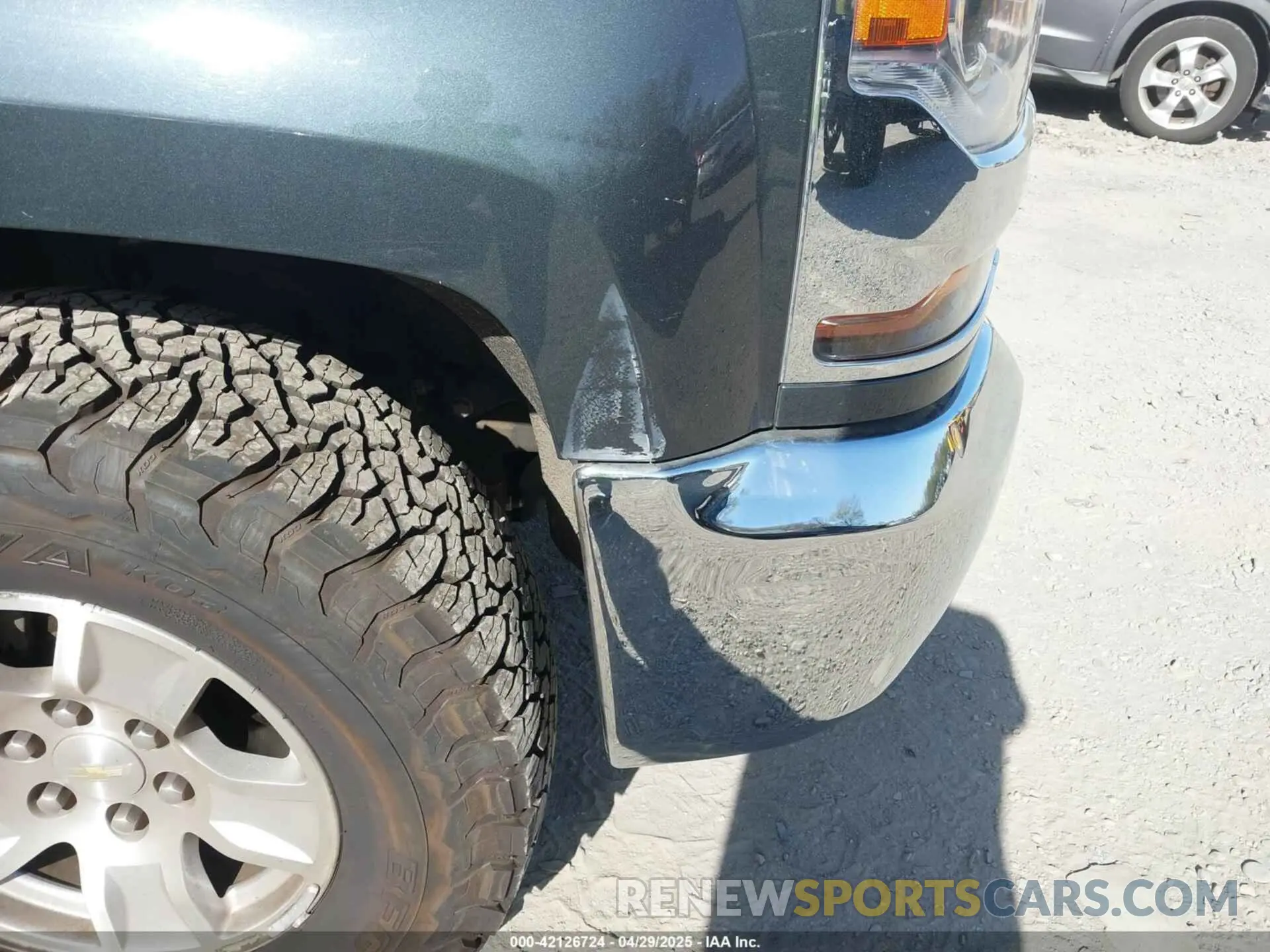 19 Photograph of a damaged car 2GCVKPEC5K1140418 CHEVROLET SILVERADO 1500 LD 2019