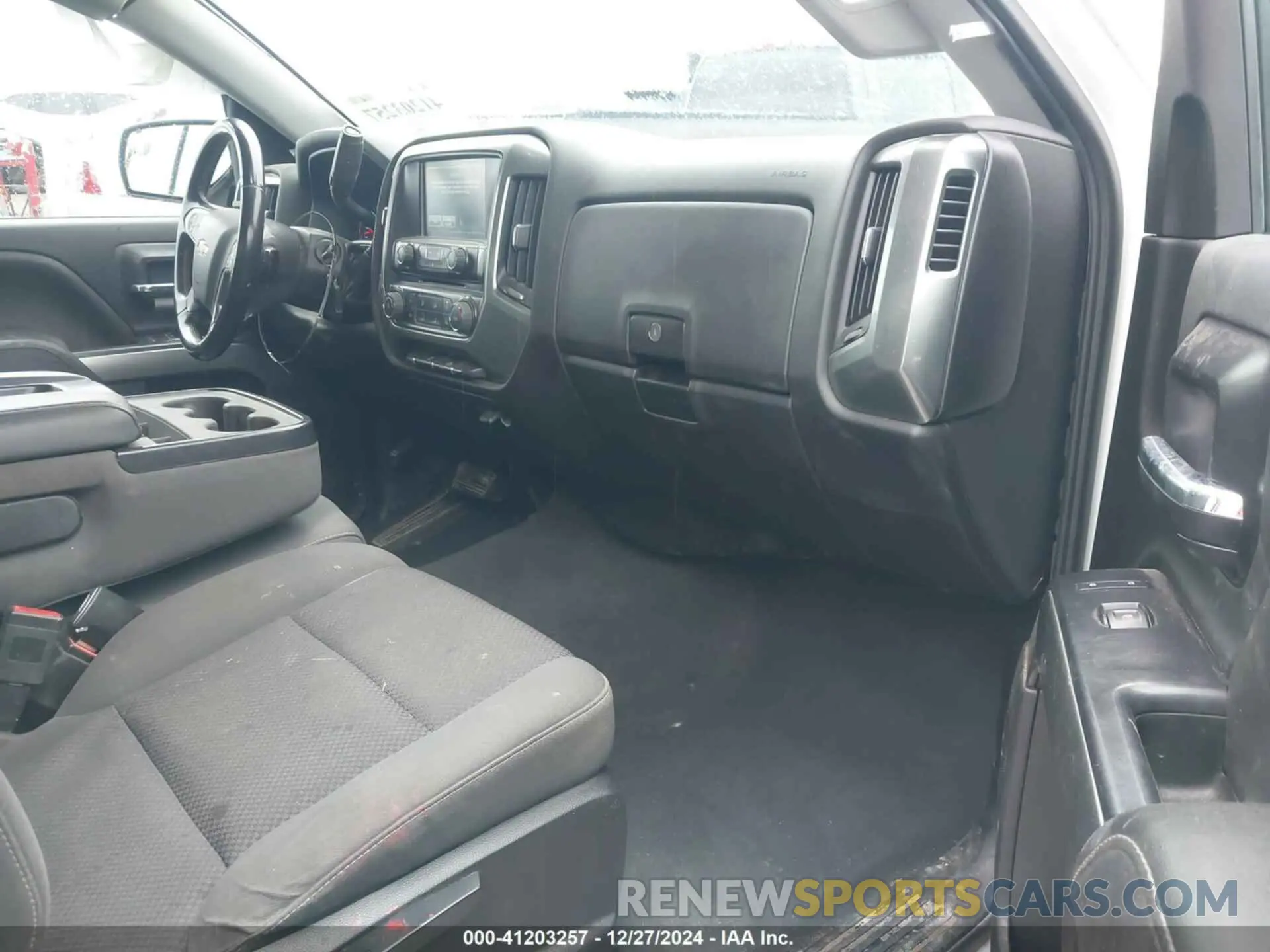 5 Photograph of a damaged car 2GCVKPEC6K1121392 CHEVROLET SILVERADO 1500 LD 2019
