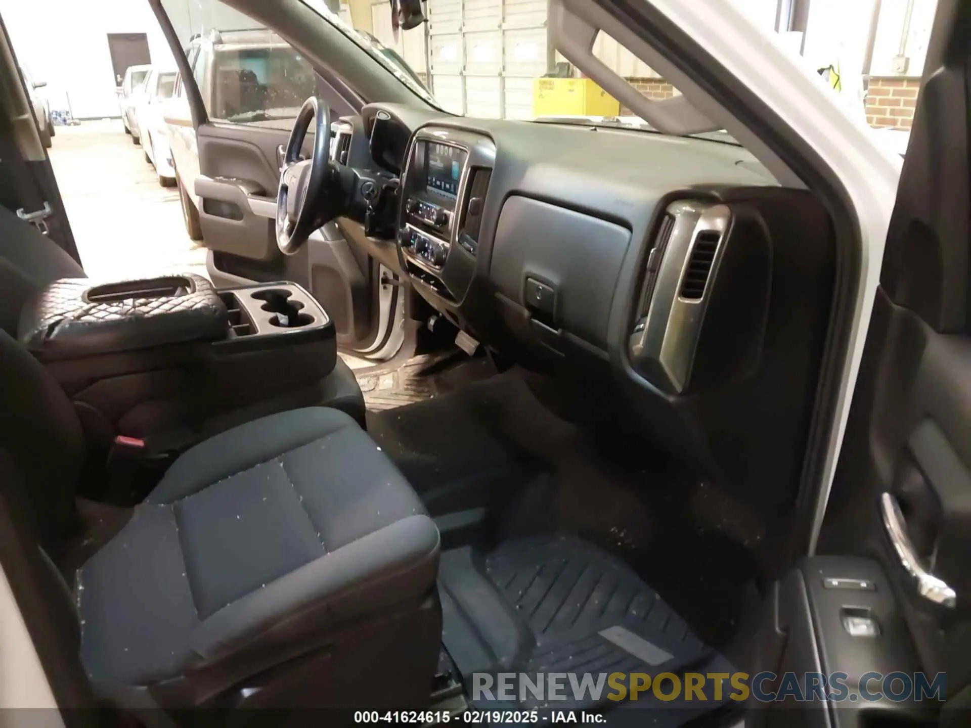 5 Photograph of a damaged car 2GCVKPEC7K1130036 CHEVROLET SILVERADO 1500 LD 2019