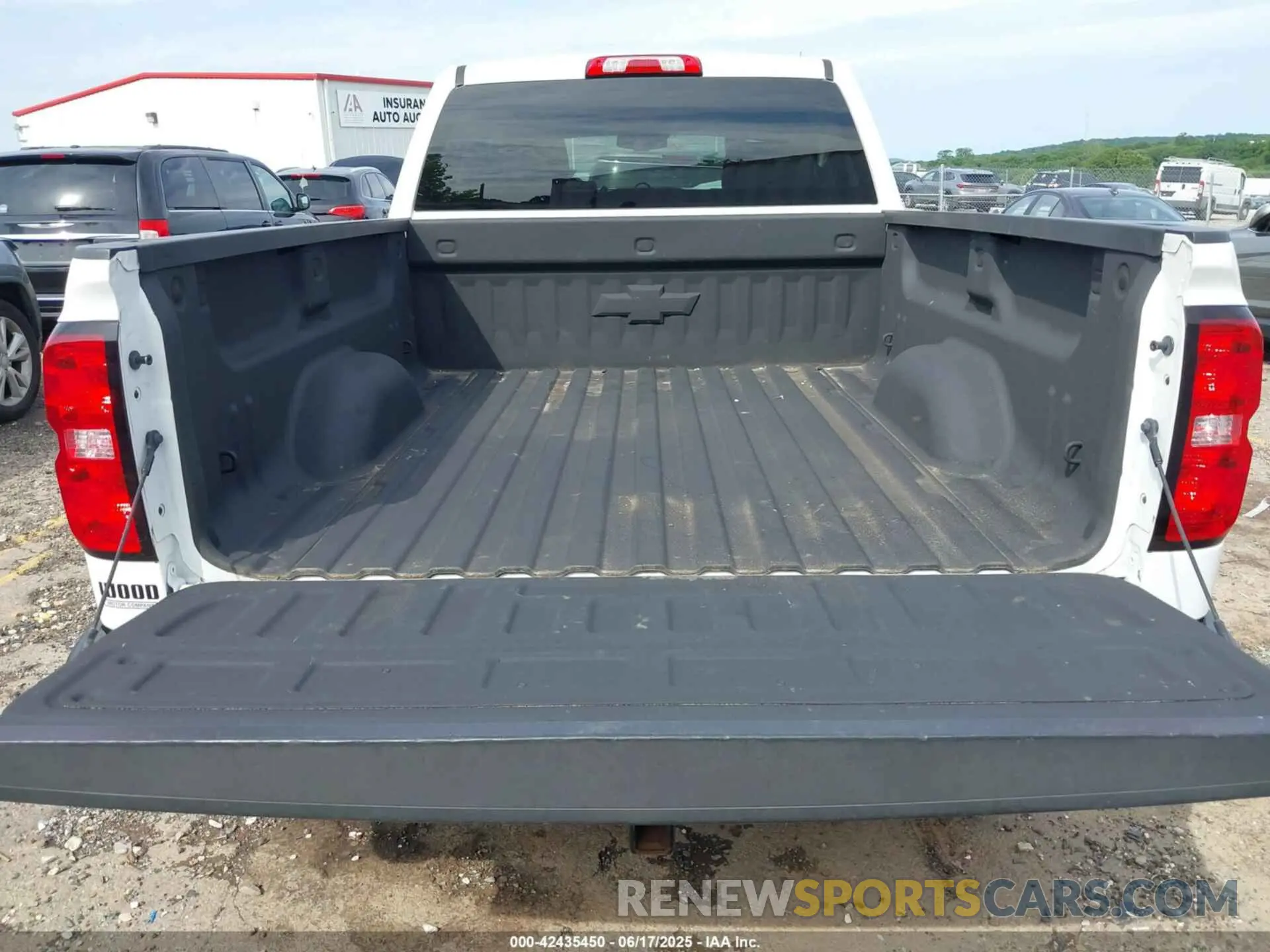 19 Photograph of a damaged car 2GCVKPEC9K1148876 CHEVROLET SILVERADO 1500 LD 2019