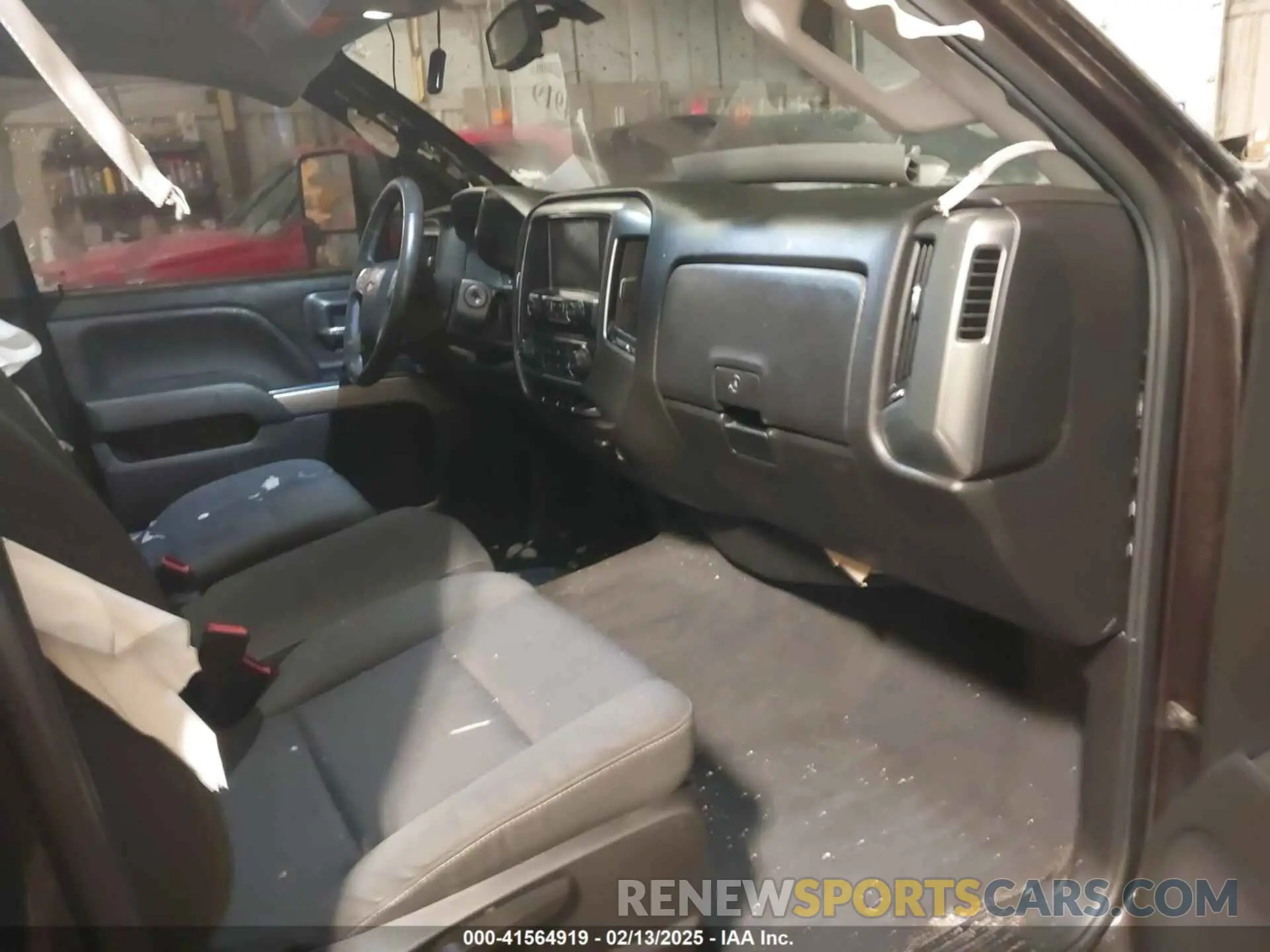 5 Photograph of a damaged car 2GCVKPECXK1120052 CHEVROLET SILVERADO 1500 LD 2019