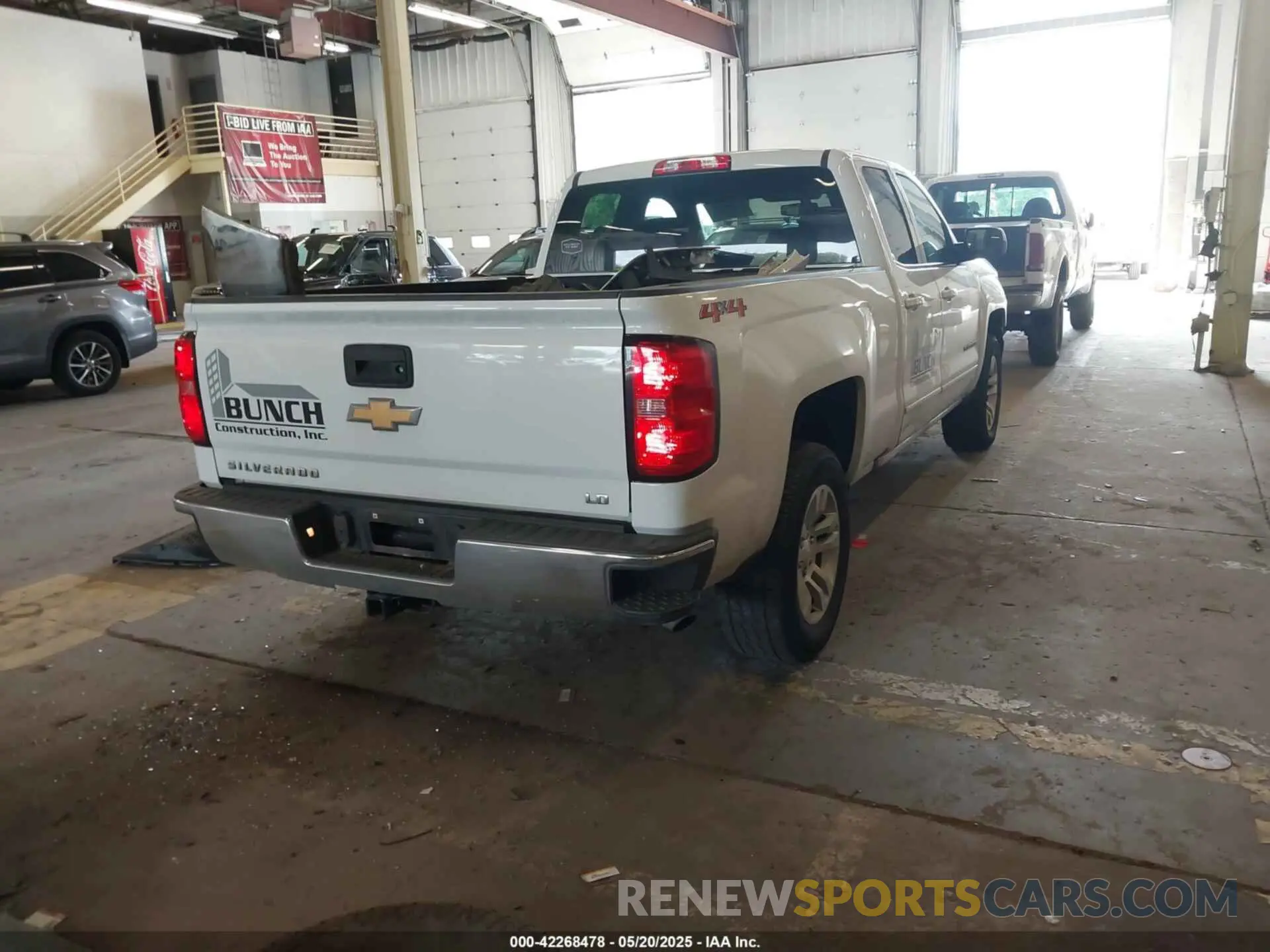 4 Photograph of a damaged car 2GCVKPECXK1121556 CHEVROLET SILVERADO 1500 LD 2019