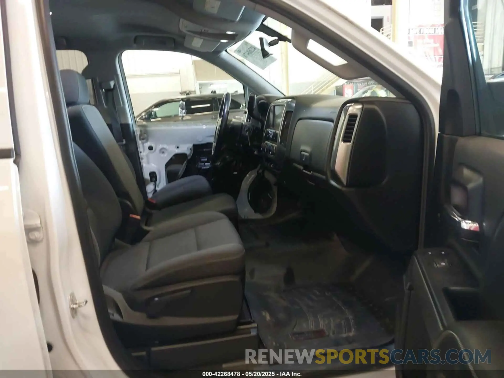 5 Photograph of a damaged car 2GCVKPECXK1121556 CHEVROLET SILVERADO 1500 LD 2019