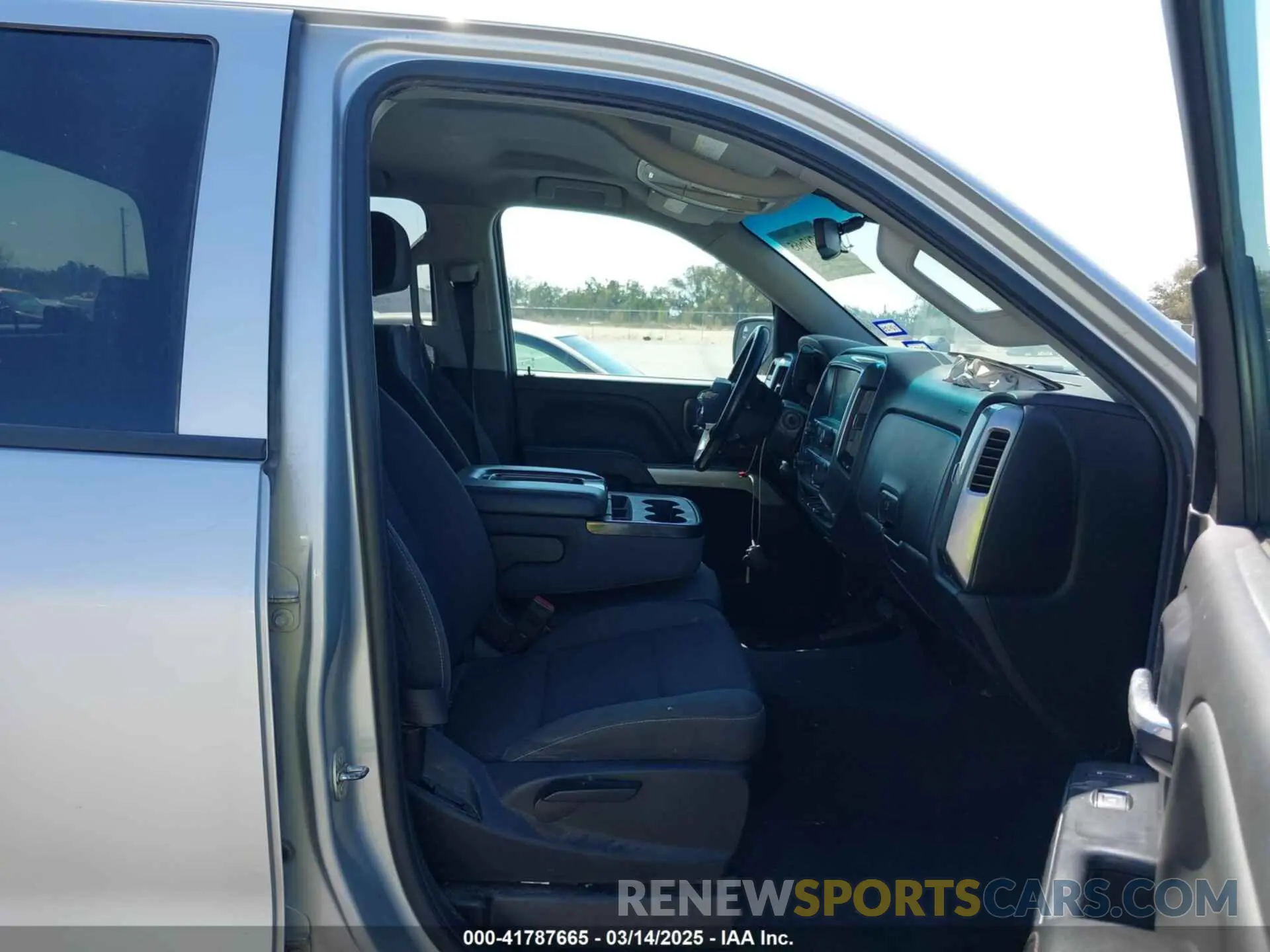 5 Photograph of a damaged car 2GCVKPECXK1143718 CHEVROLET SILVERADO 1500 LD 2019