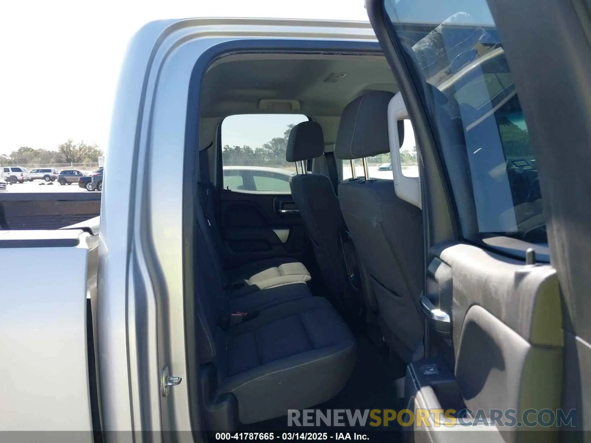 8 Photograph of a damaged car 2GCVKPECXK1143718 CHEVROLET SILVERADO 1500 LD 2019
