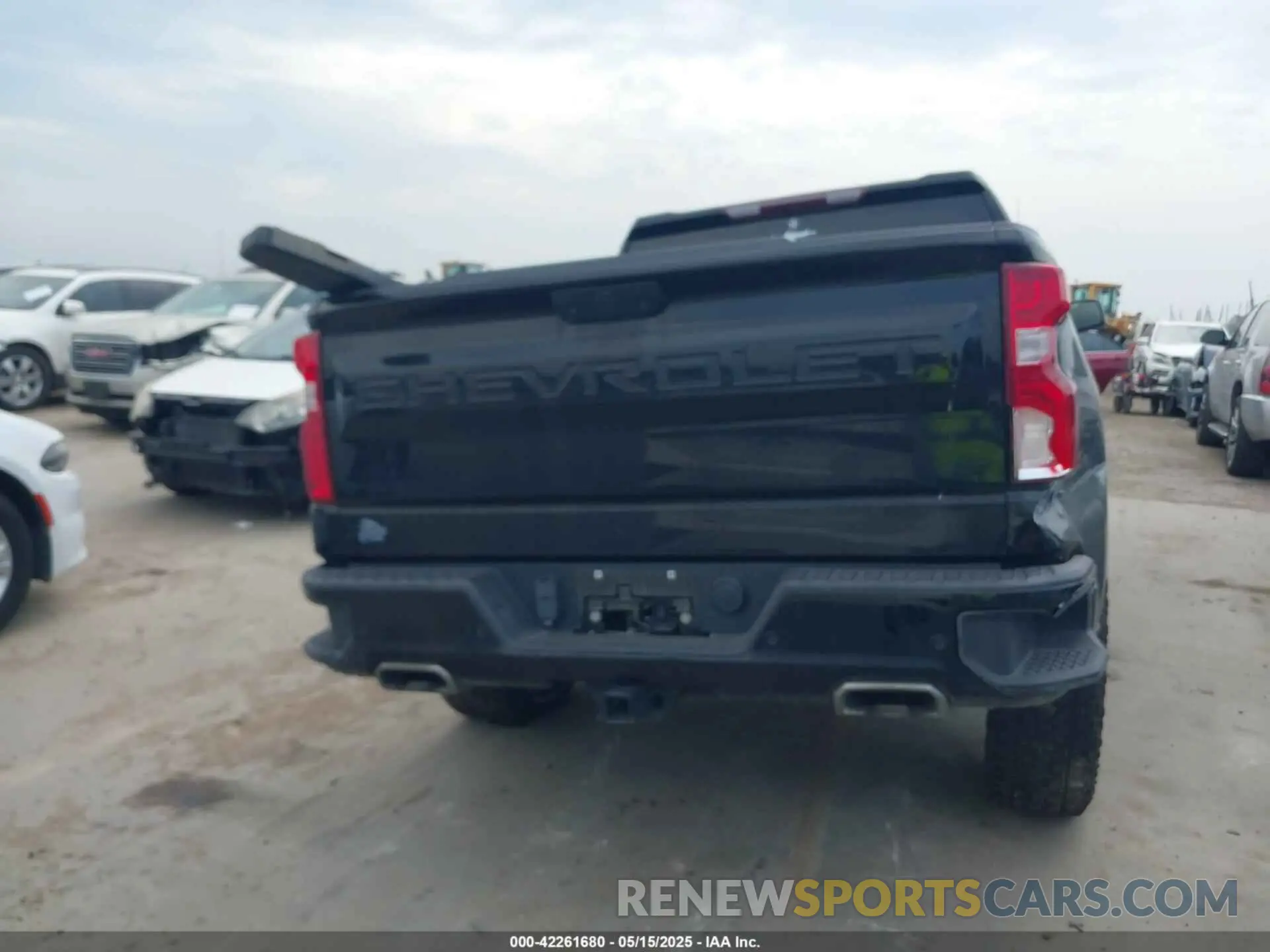 17 Photograph of a damaged car 1GCPYFEL4NZ166179 CHEVROLET SILVERADO 1500 LTD 2022