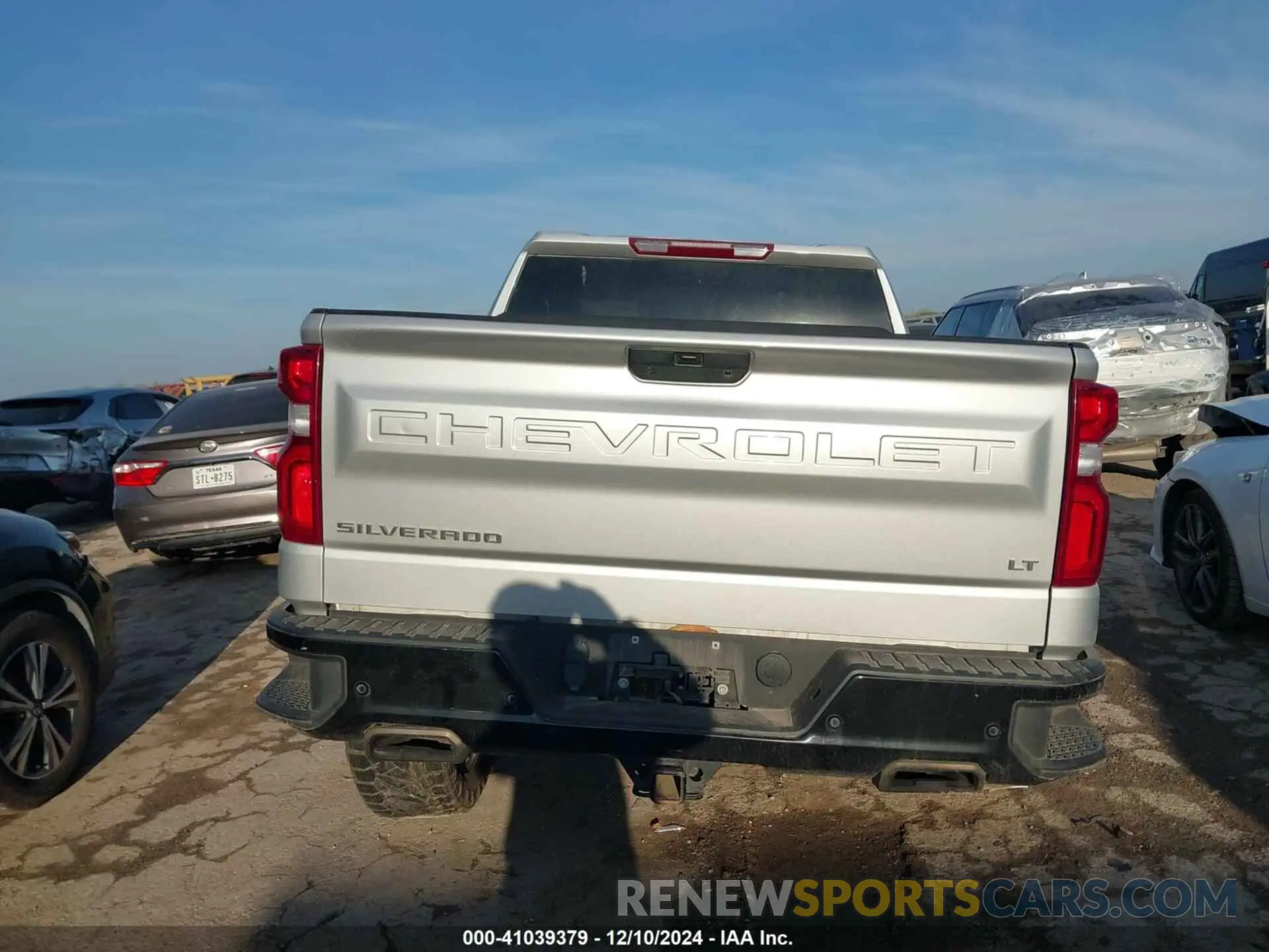 17 Photograph of a damaged car 1GCPYFEL6NZ158262 CHEVROLET SILVERADO 1500 LTD 2022