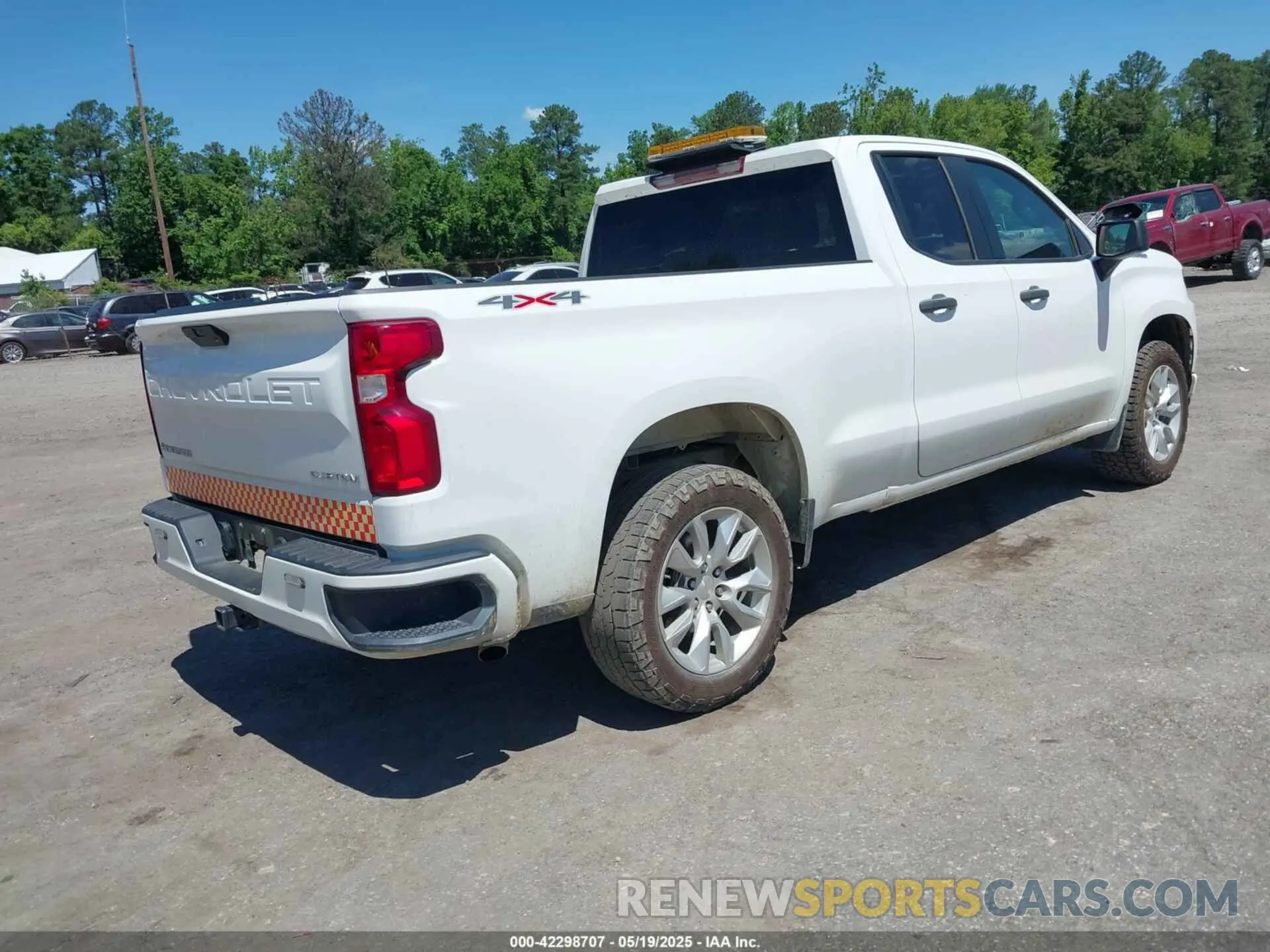 4 Photograph of a damaged car 1GCRYBEK2NZ216957 CHEVROLET SILVERADO 1500 LTD 2022