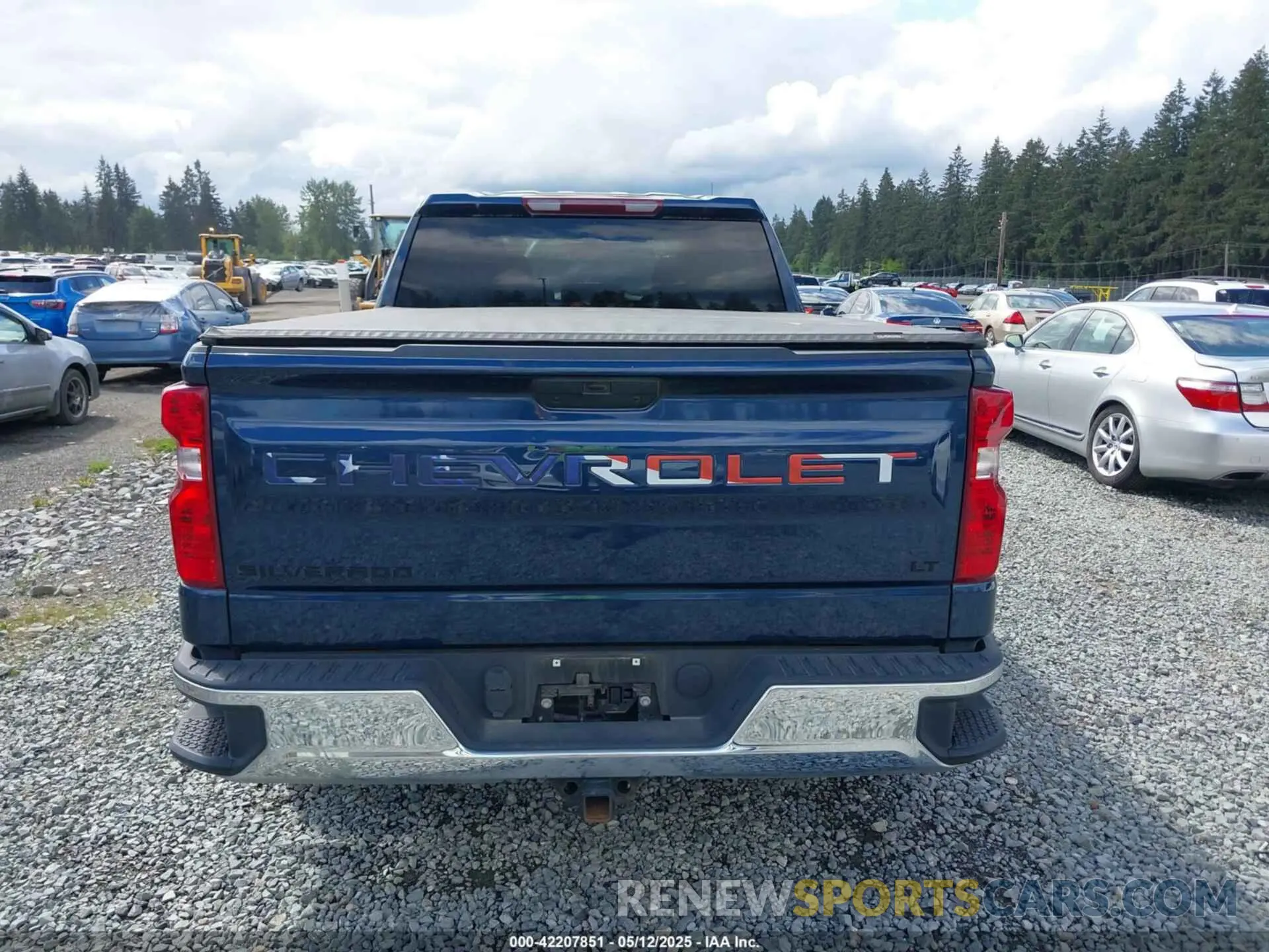 17 Photograph of a damaged car 1GCUYDET3NZ226475 CHEVROLET SILVERADO 1500 LTD 2022