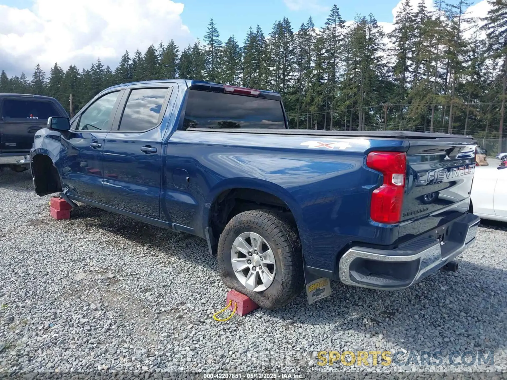 3 Photograph of a damaged car 1GCUYDET3NZ226475 CHEVROLET SILVERADO 1500 LTD 2022