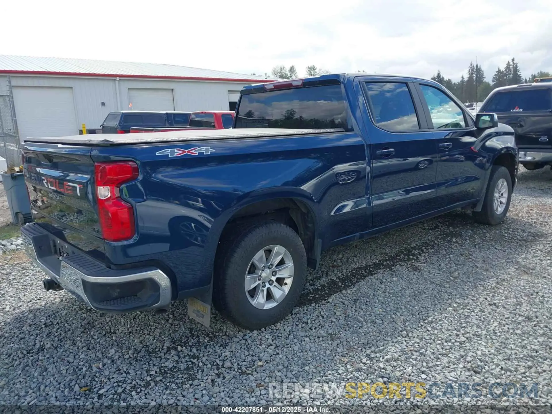 4 Photograph of a damaged car 1GCUYDET3NZ226475 CHEVROLET SILVERADO 1500 LTD 2022