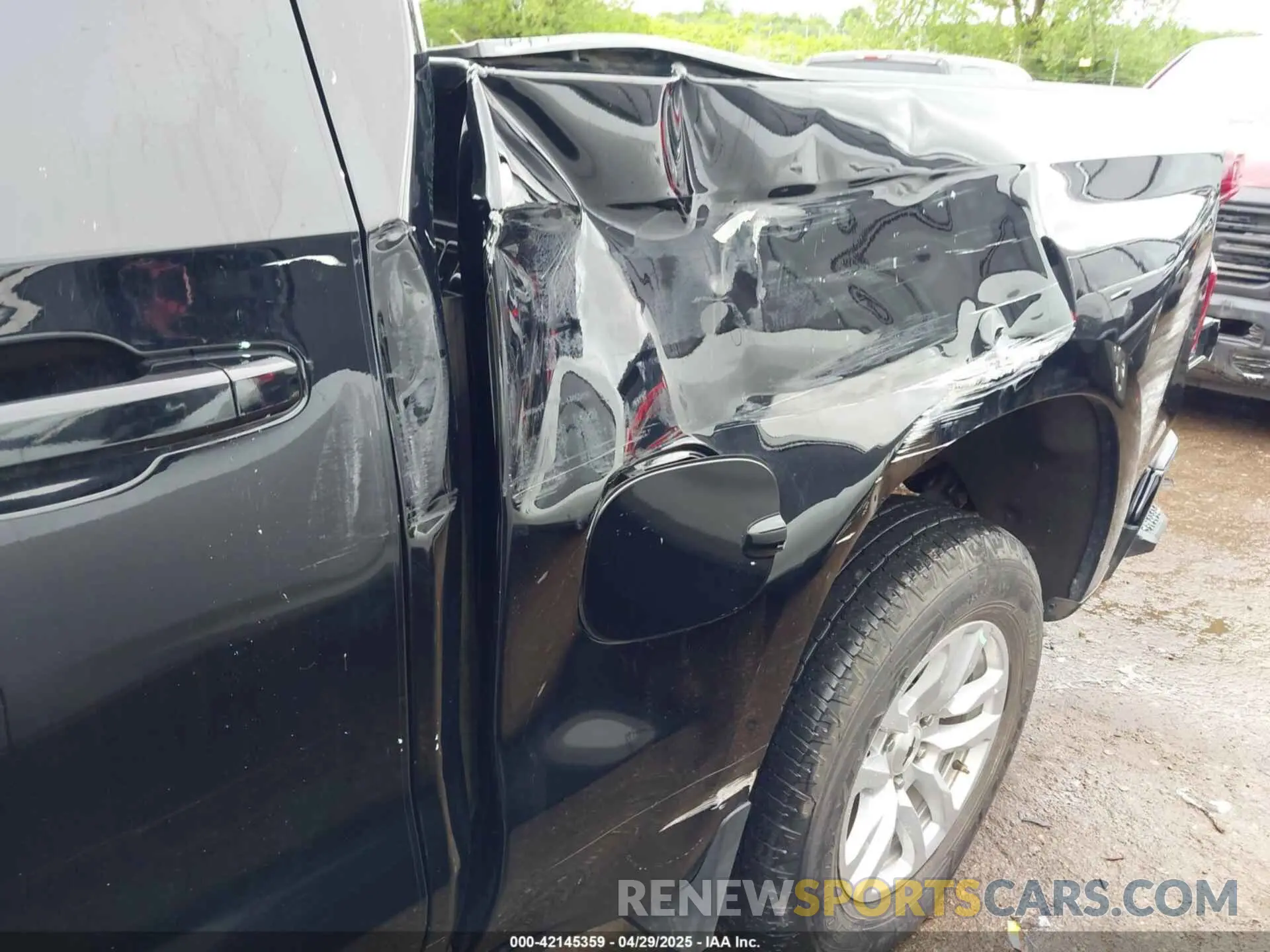 18 Photograph of a damaged car 1GCUYEED6NZ233354 CHEVROLET SILVERADO 1500 LTD 2022
