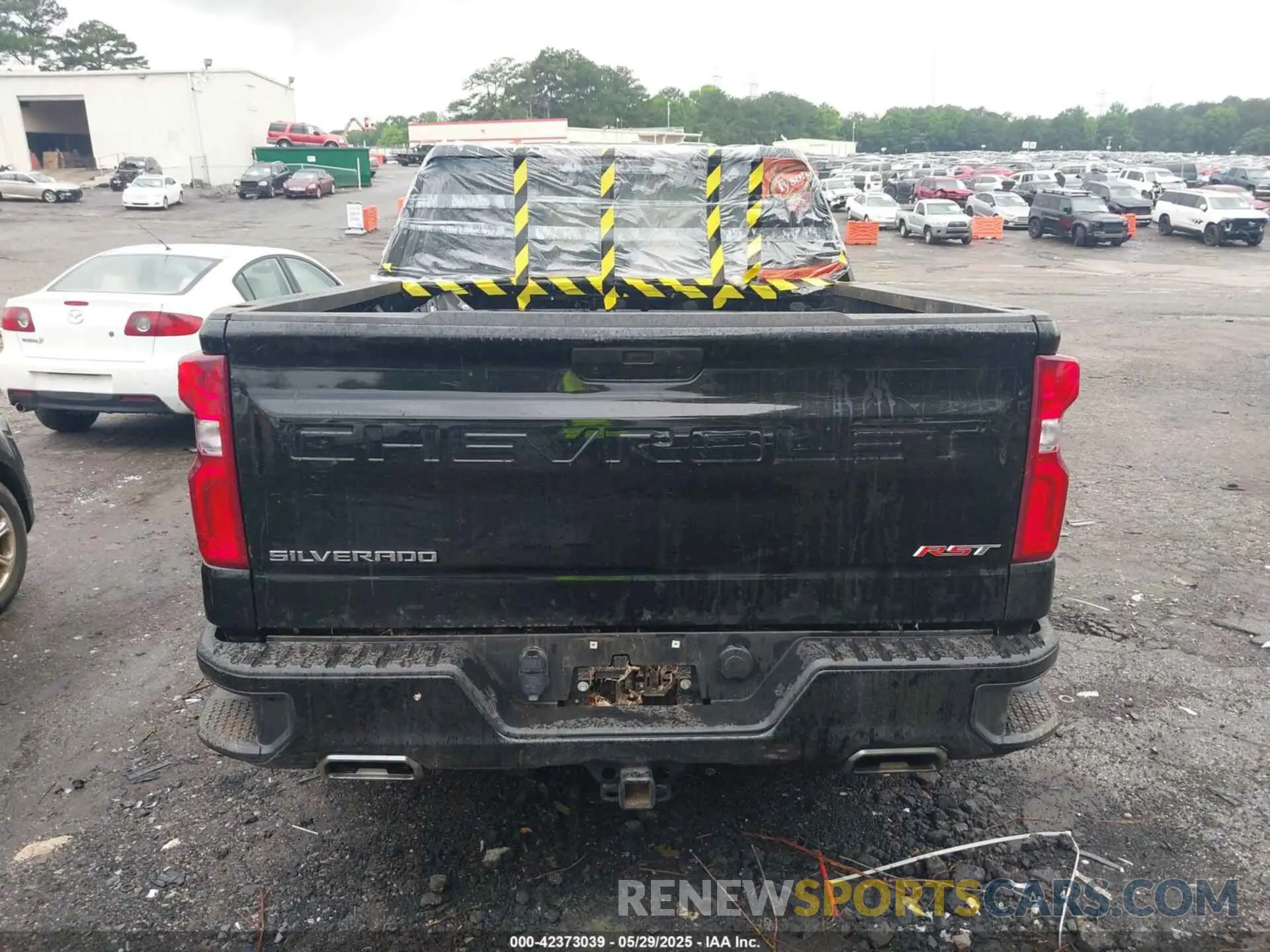 17 Photograph of a damaged car 1GCUYEED7NZ149110 CHEVROLET SILVERADO 1500 LTD 2022